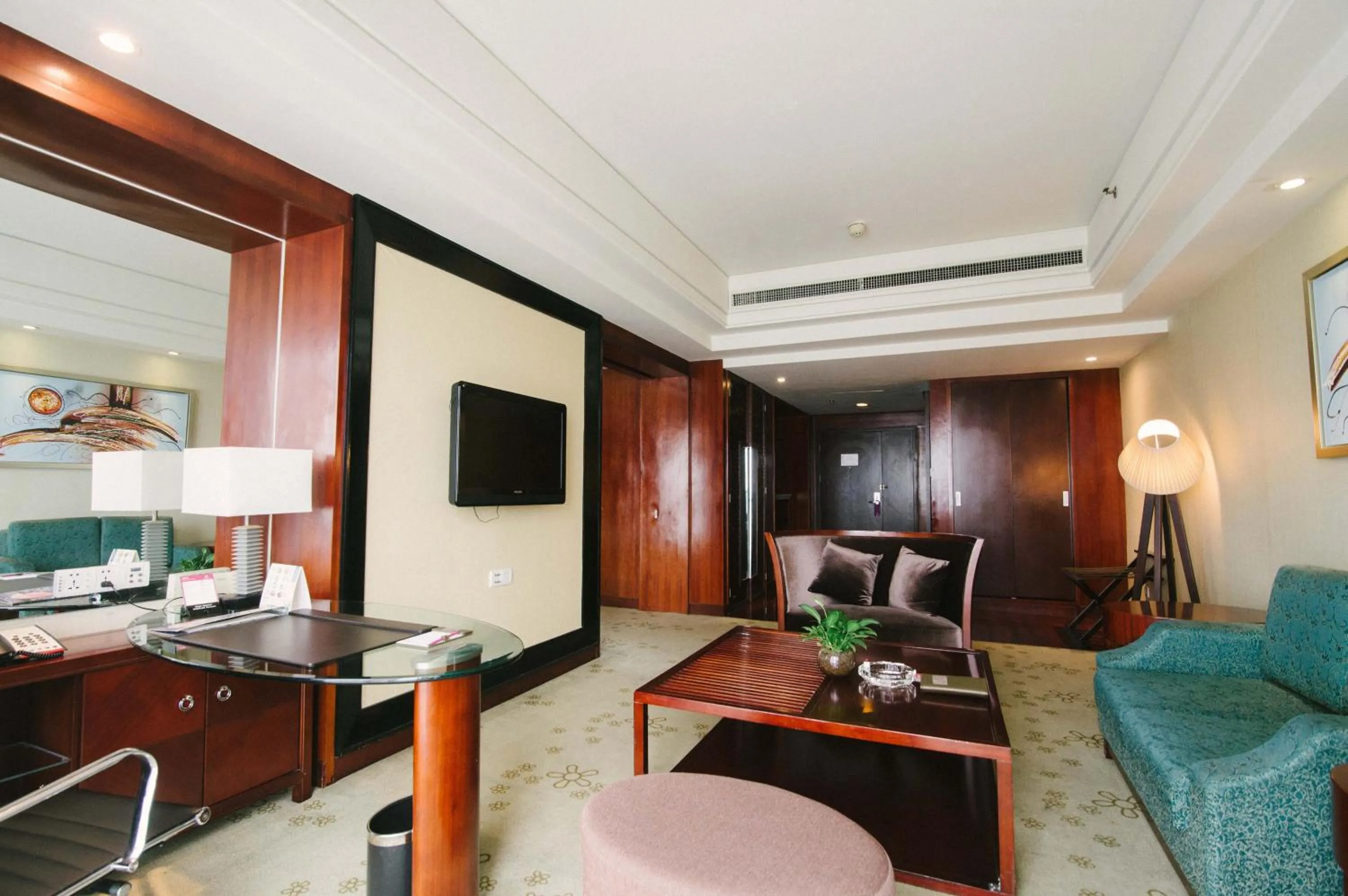 Suite with Lake View in Haiwaihai Grand Hotel Ma'anshan