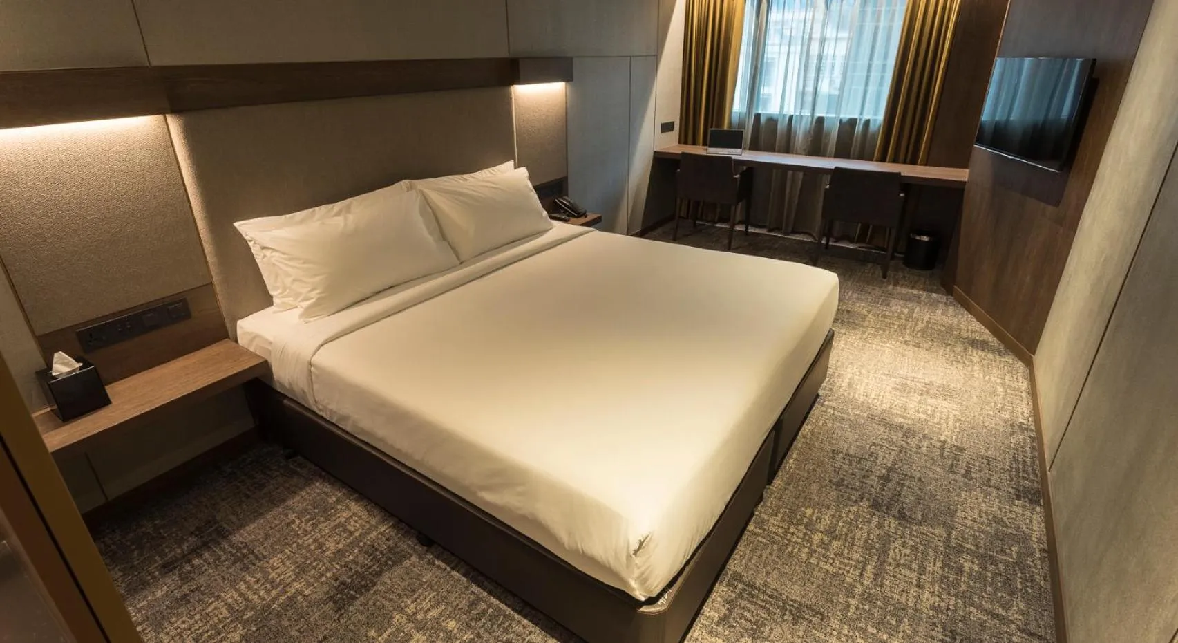 Deluxe King Room in Oakwood Bencoolen Singapore
