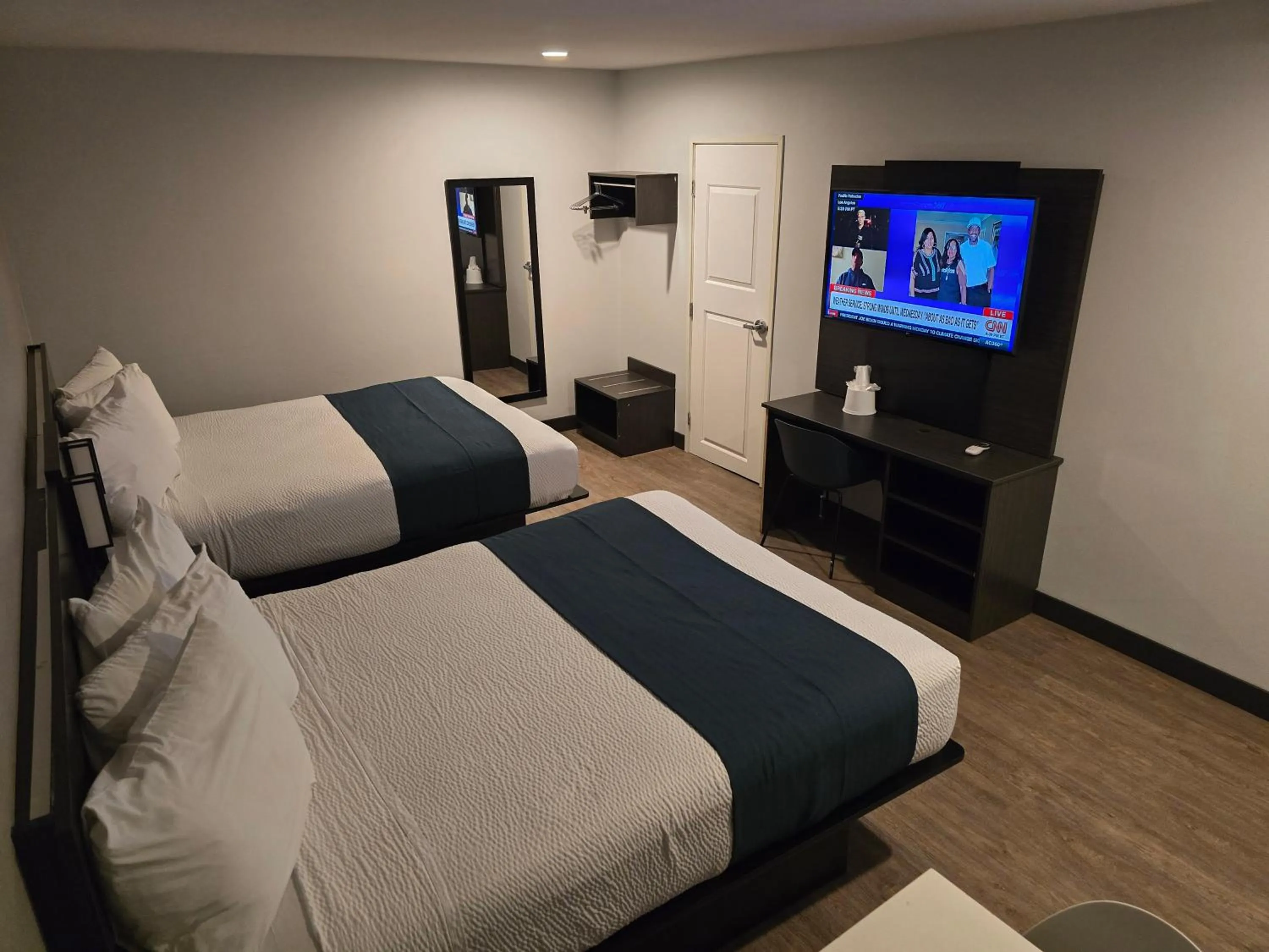 Queen Room with Two Queen Beds - single occupancy - Non-Smoking in Motel 6 Los Angeles, CA - Downtown