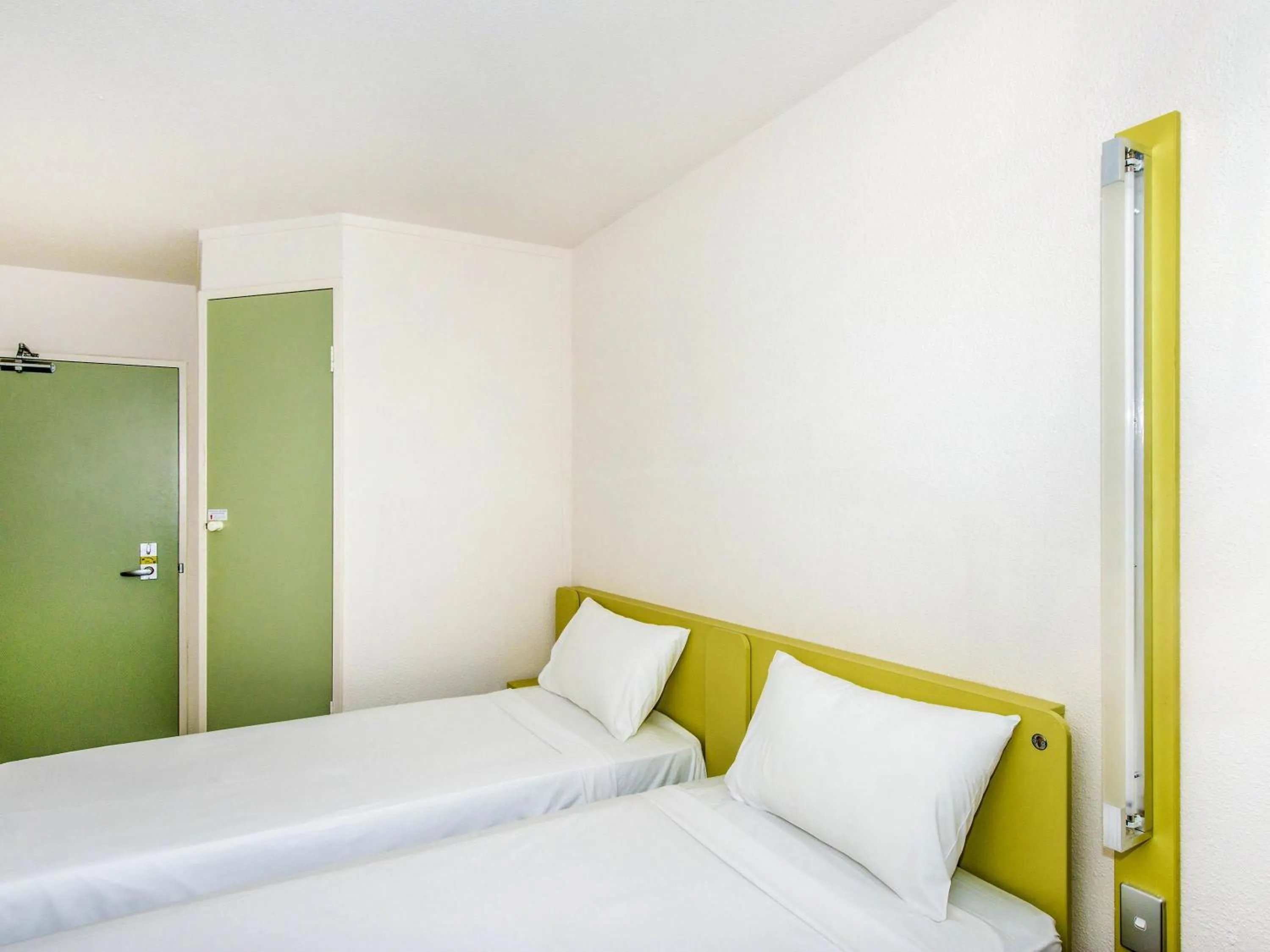 Standard Twin Room in ibis Budget - Dandenong