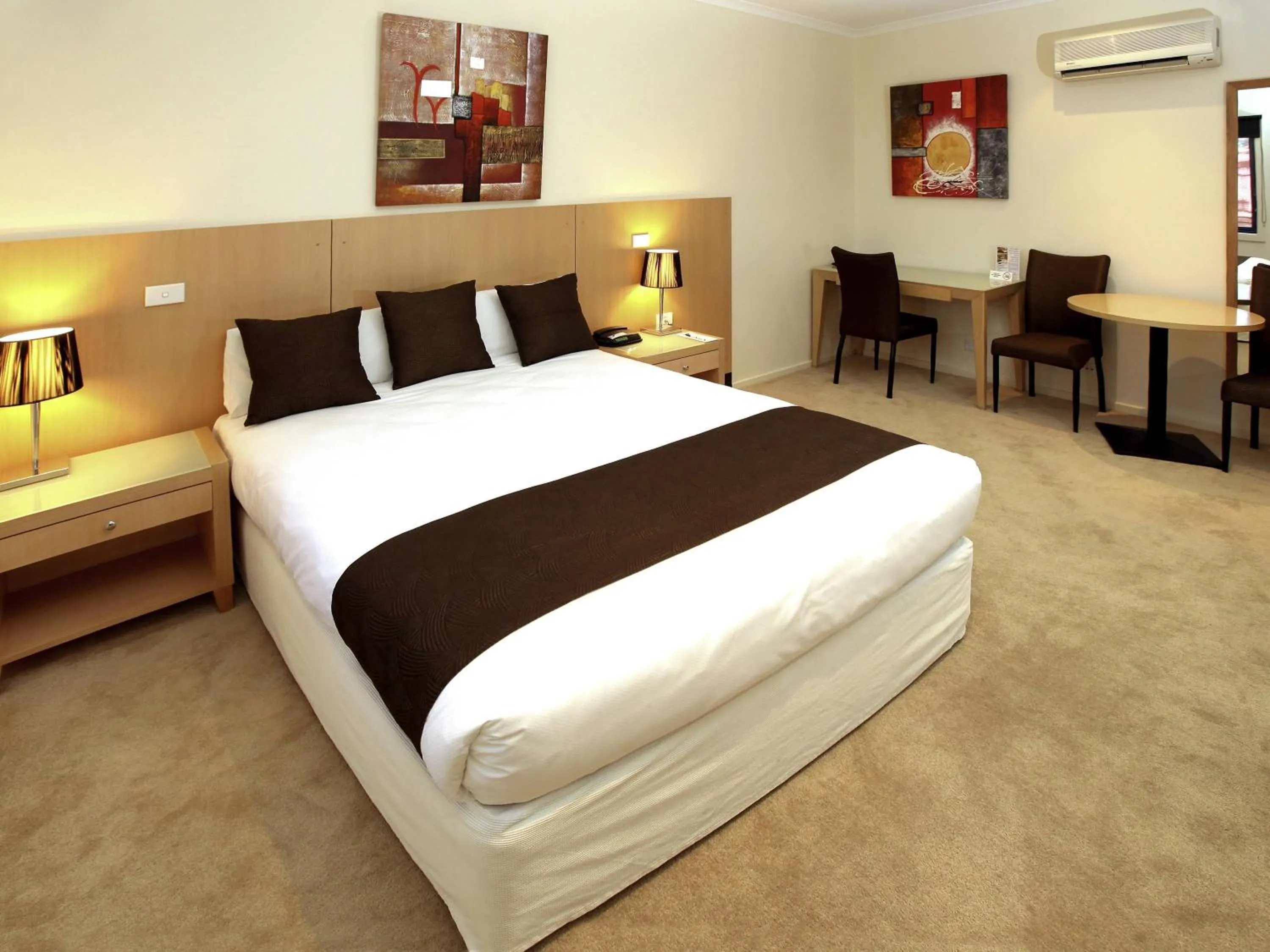 Superior King Room with Spa Bath in Mercure Hotel Mildura