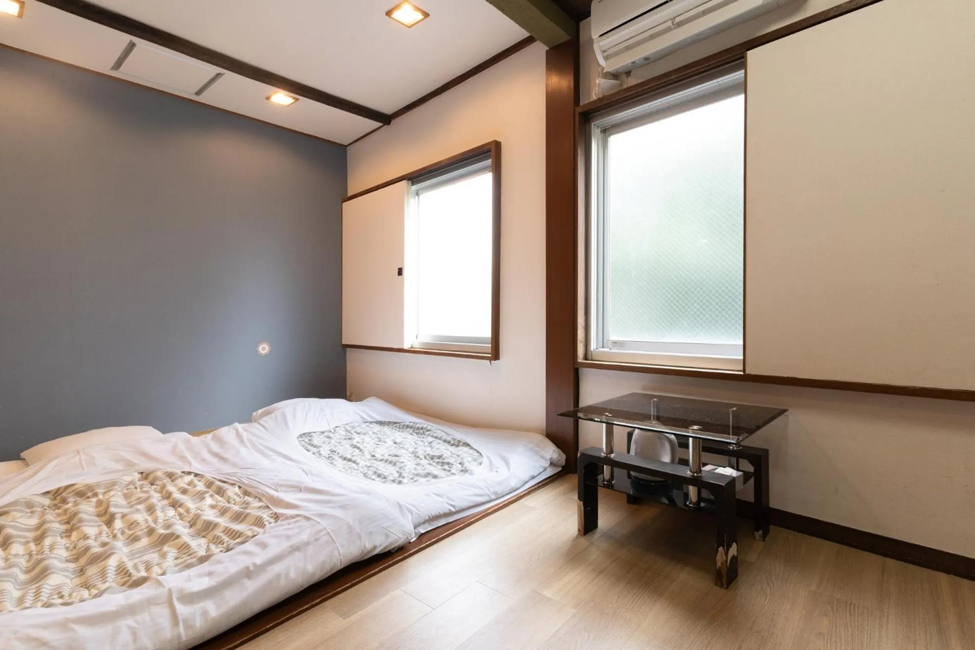 Twin Room with Private Bathroom in Tokyo Guest House Ouji Music Lounge