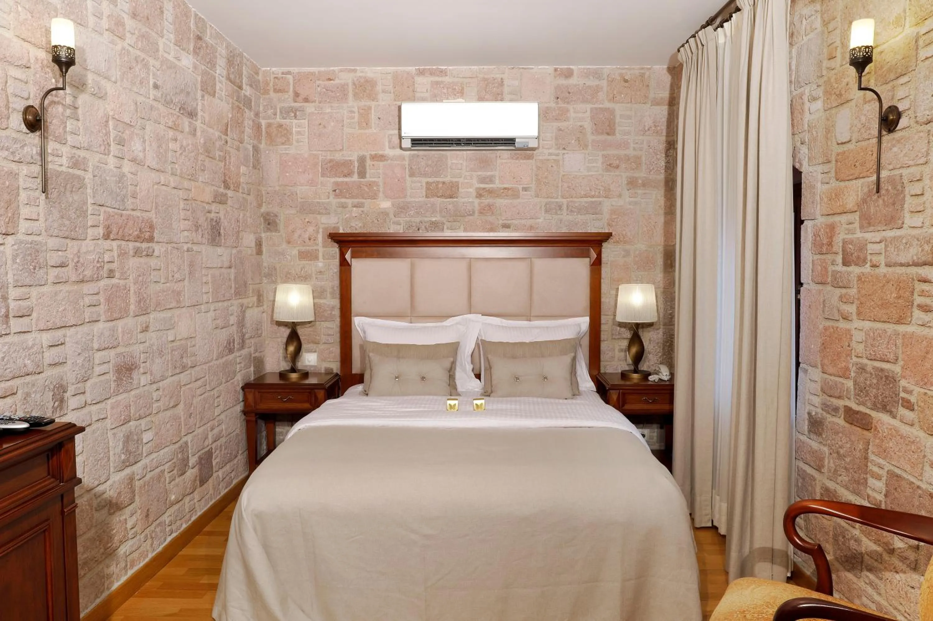 Stone Room in YundAntik Cunda Konaklari