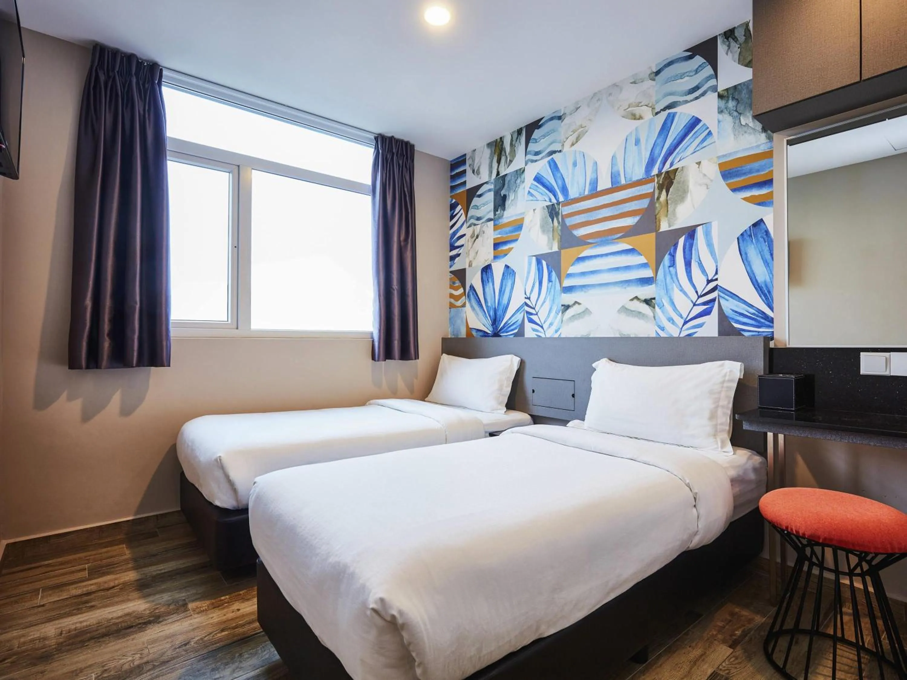 Superior Twin Room in ibis budget Singapore Sapphire
