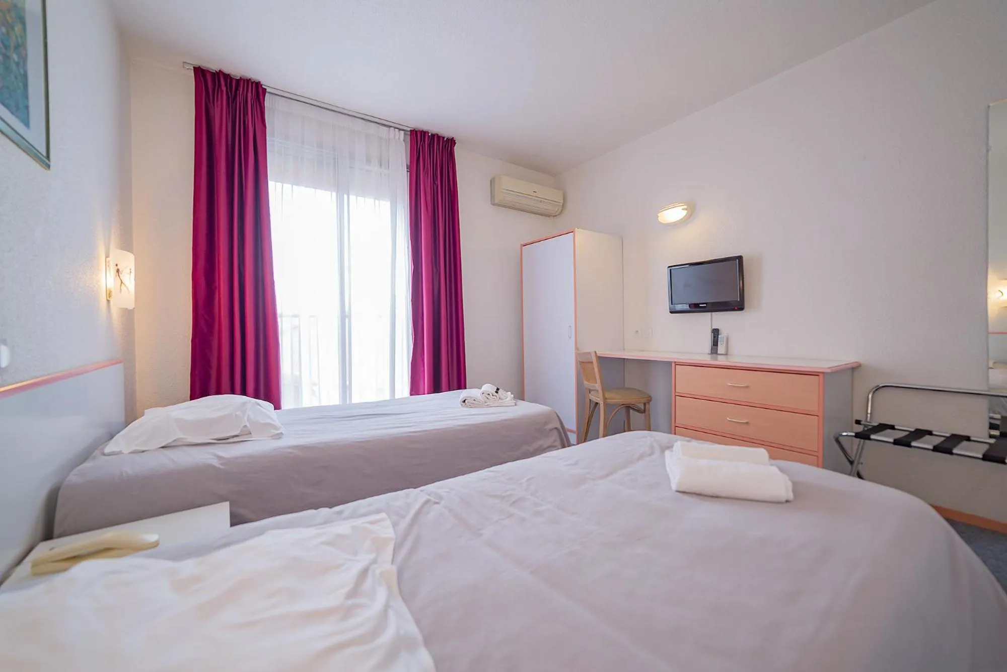 Economy Twin Room in The Originals City, Relax'Otel & Spa, Le Barcarès