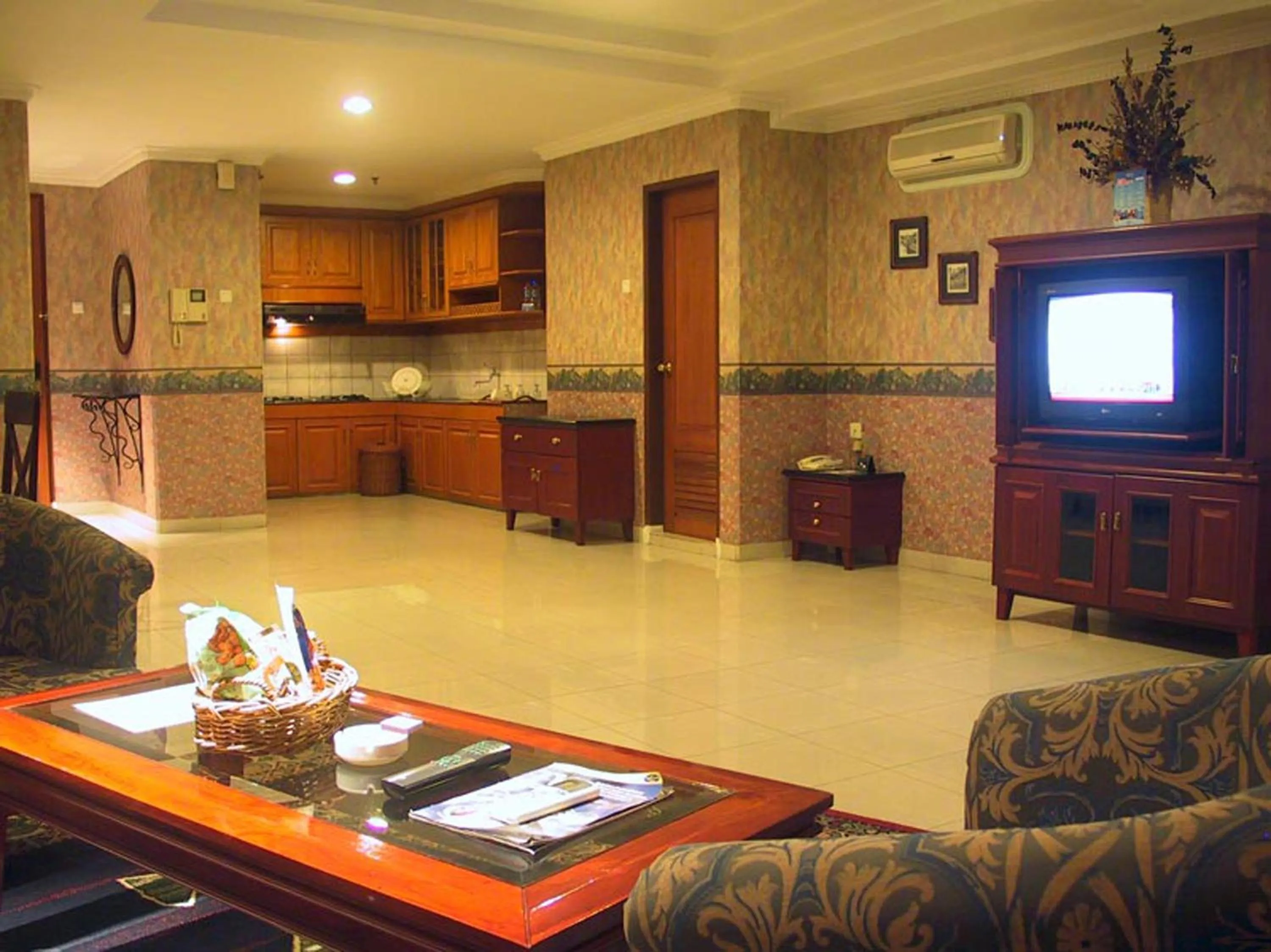 Three-Bedroom Suite in Travellers Suites Serviced Apartments