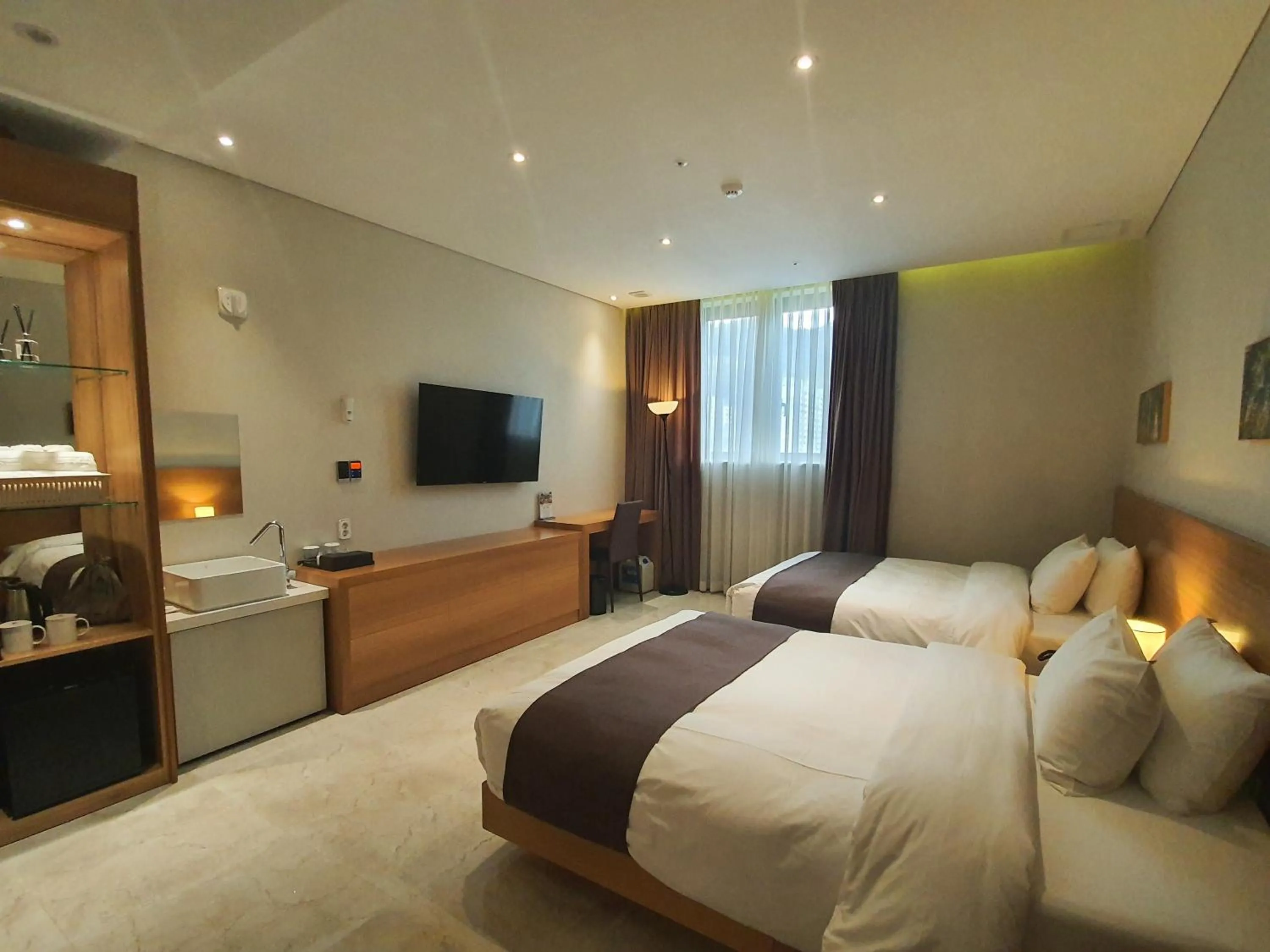 Standard Twin Room in Benikea Hotel Yangsan