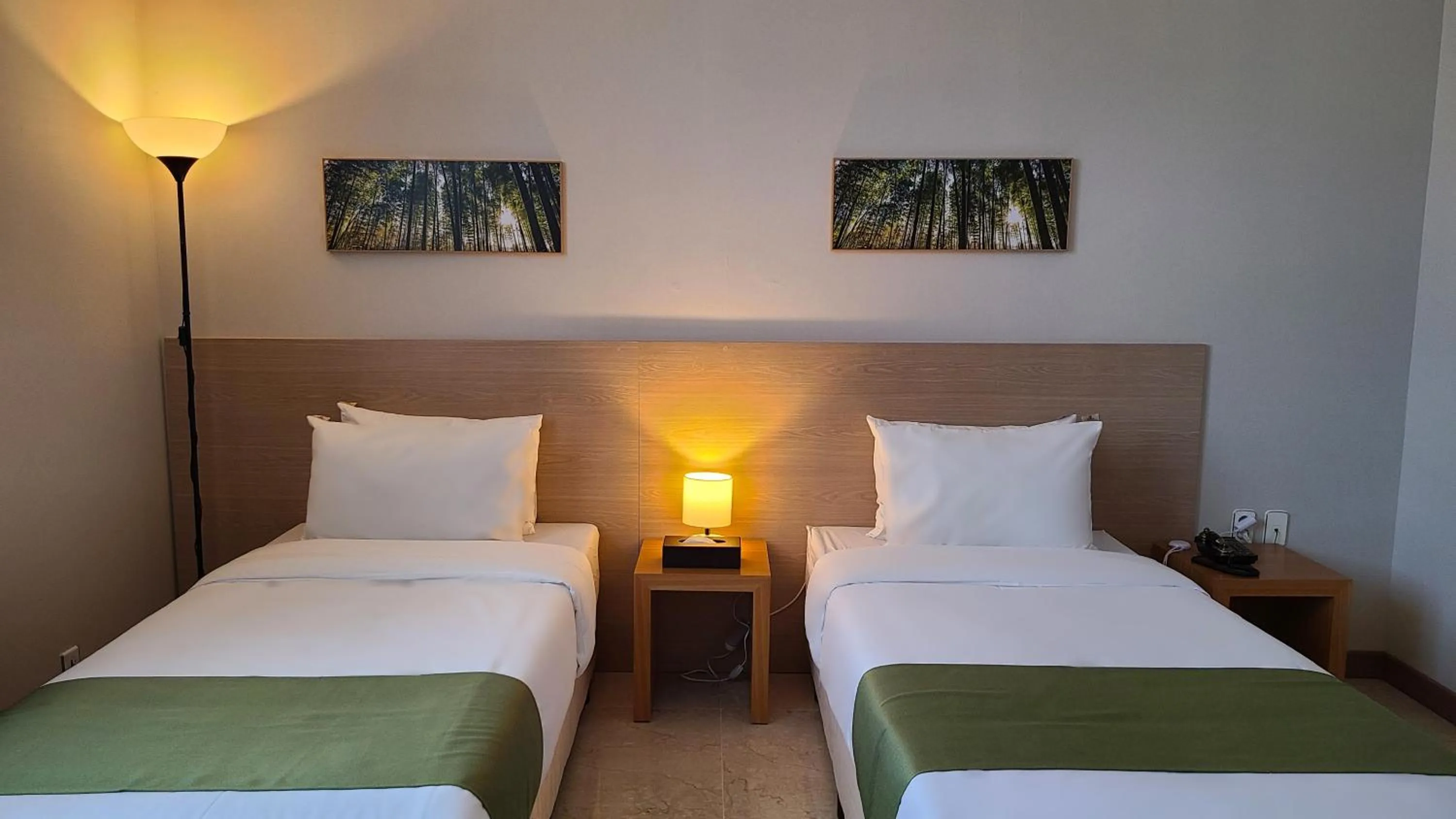 Business Twin Room in Benikea Hotel Yangsan