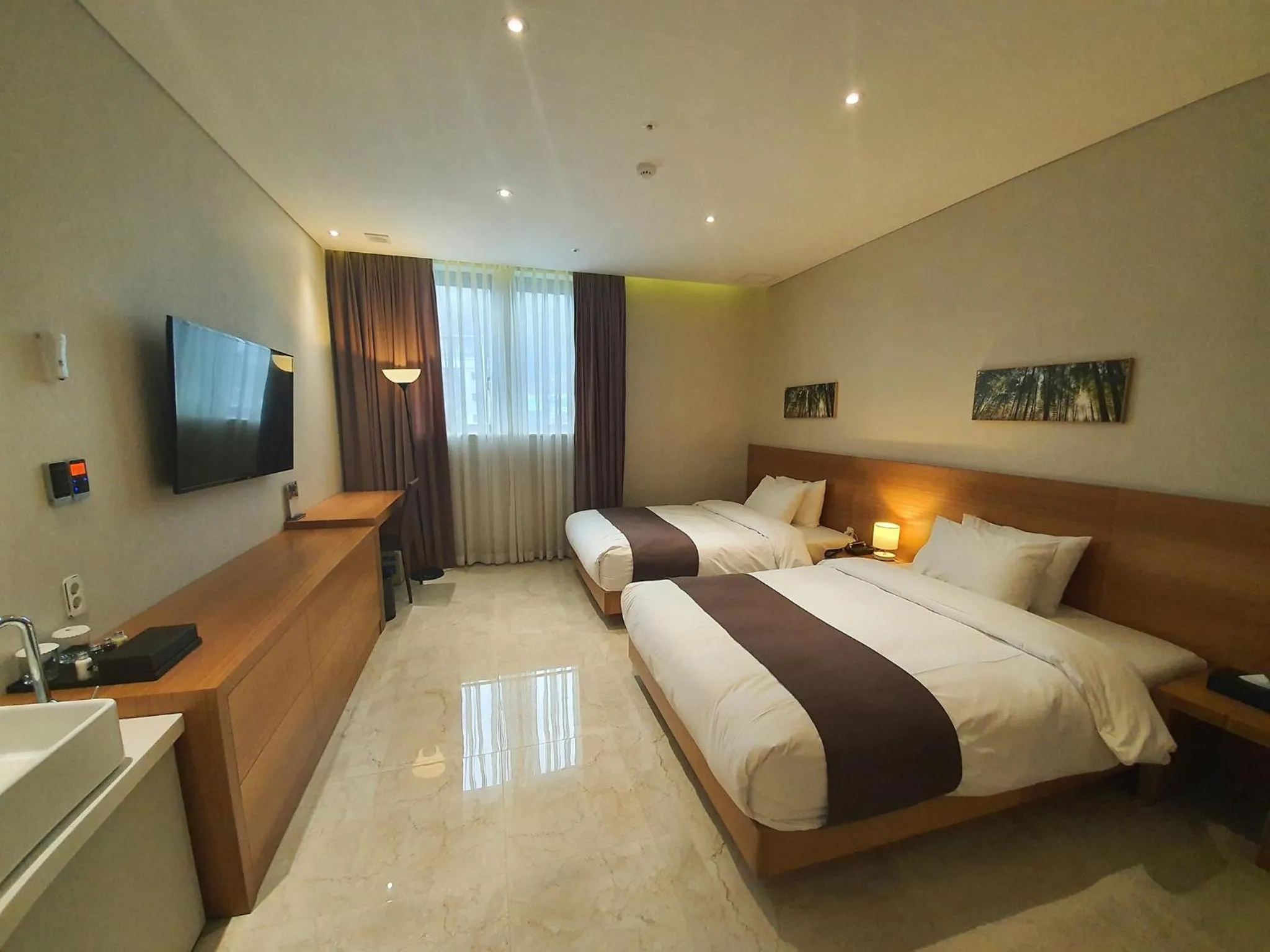 Standard Twin Room in Benikea Hotel Yangsan