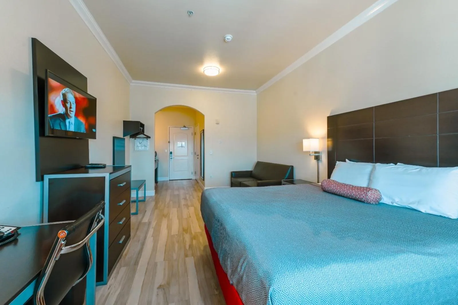 King Suite with Sofa Bed in Gateway Inn and Suites San Francisco SFO Airport