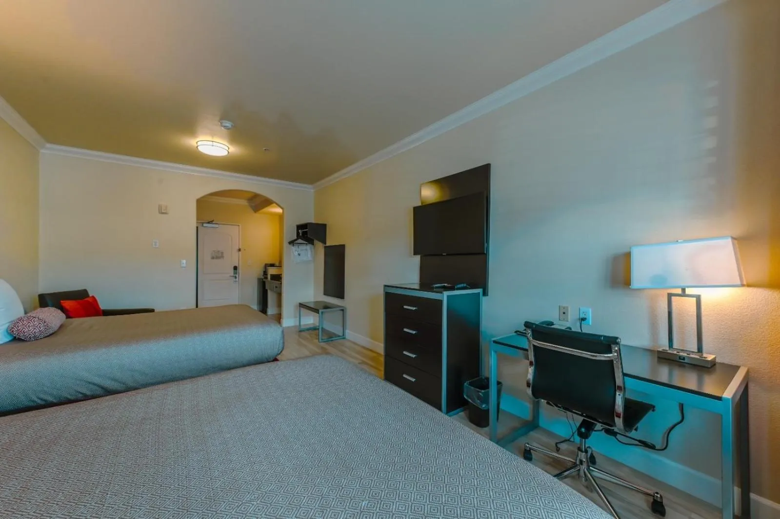 Double Room in Gateway Inn and Suites San Francisco SFO Airport