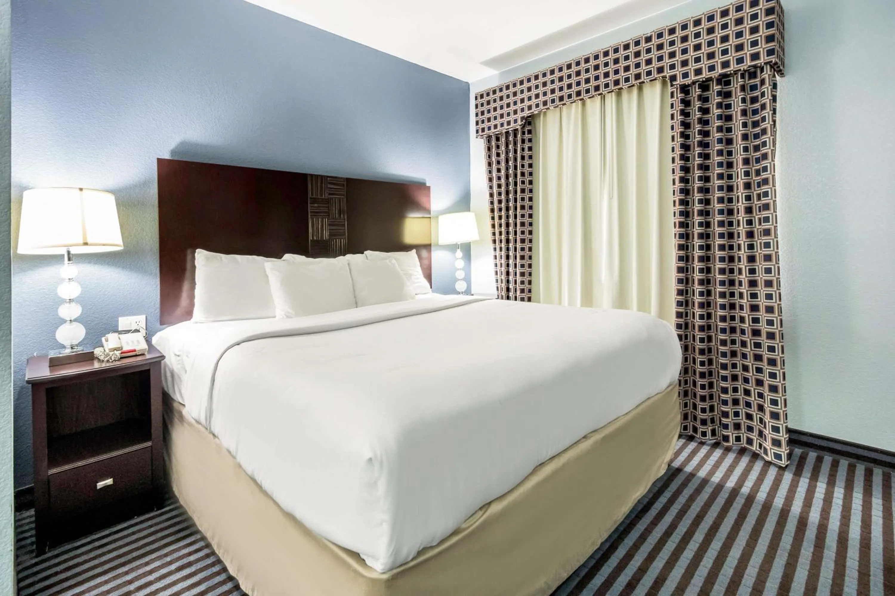 King Room - single occupancy - Disability Access - Non-Smoking in Motel 6-Mineral Wells, TX