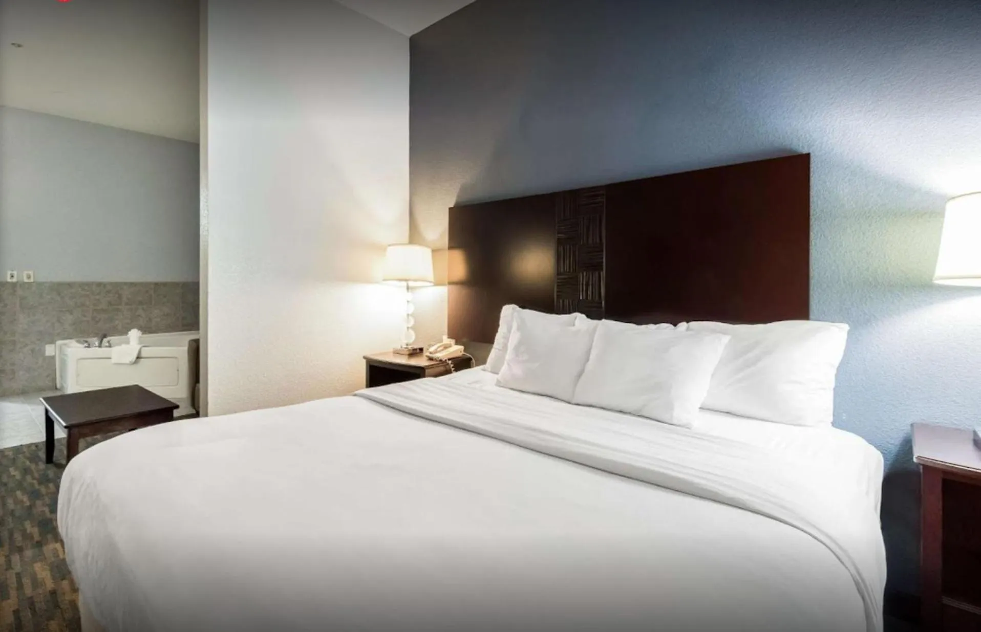 King Room with Spa Bath - single occupancy - Non-Smoking in Motel 6-Mineral Wells, TX