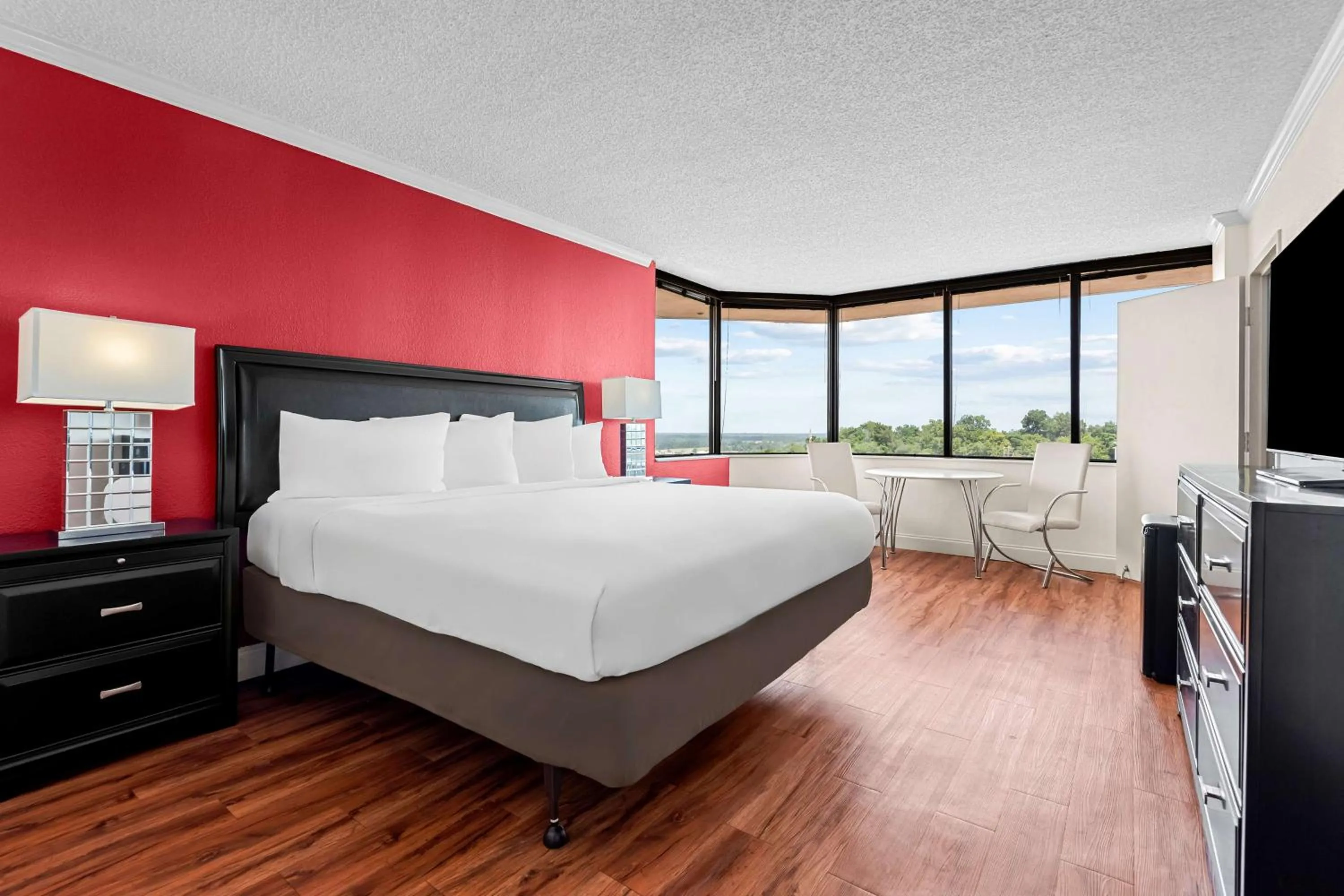 Two Room Suite in Magnolia Bluffs, BW Signature Collection