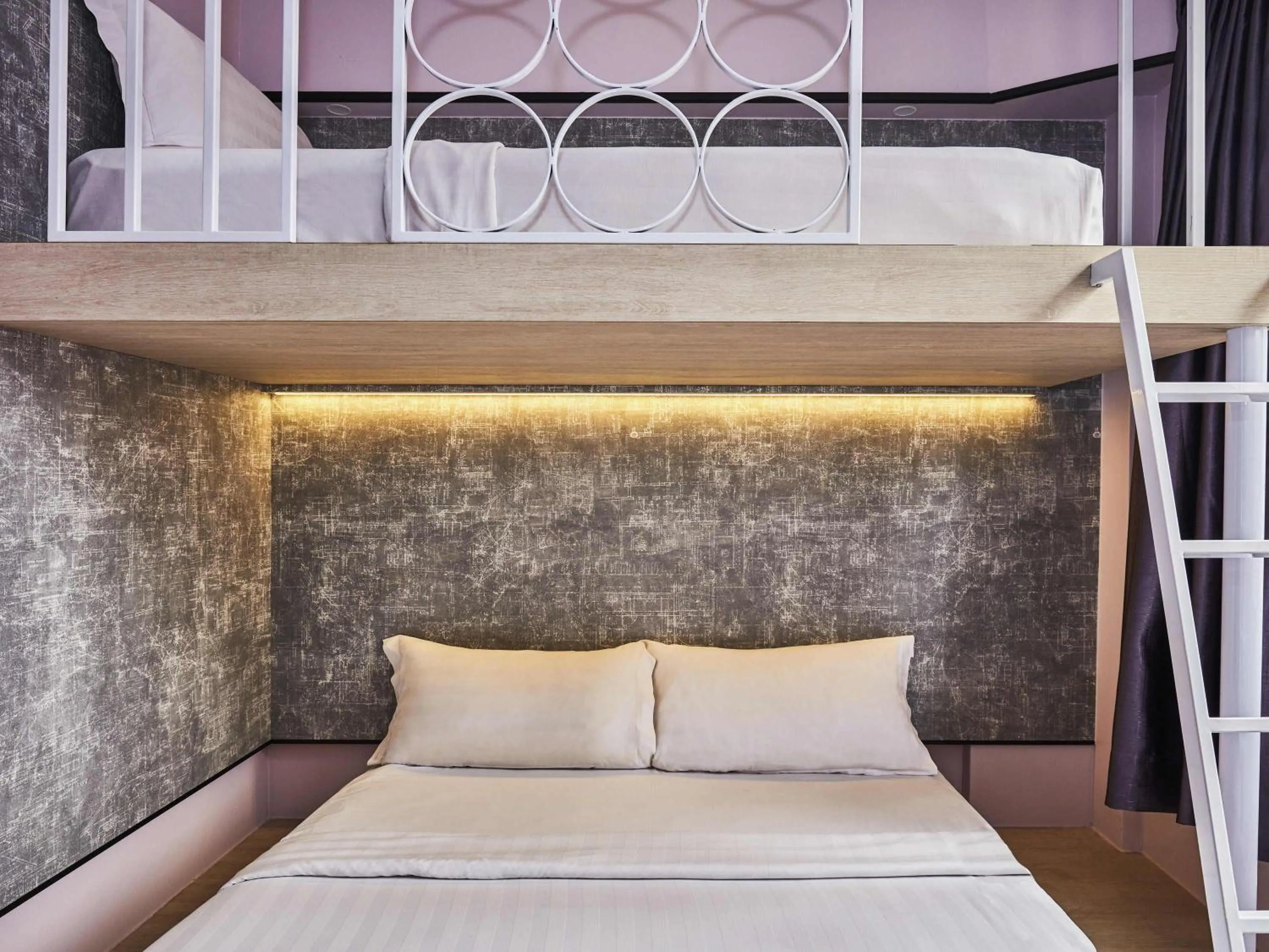 Superior Triple Room in ibis budget Singapore Pearl