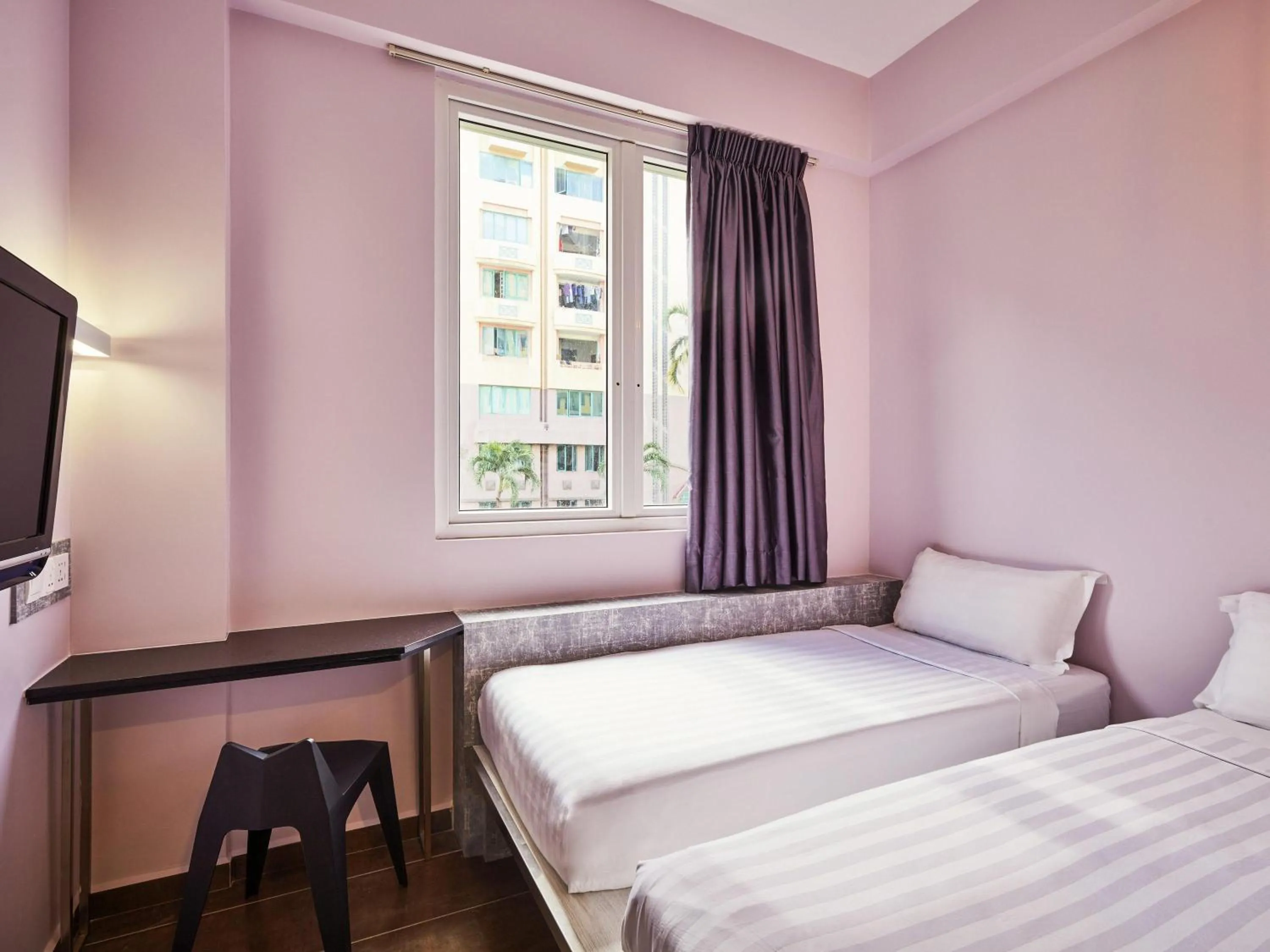 Deluxe Twin Room in ibis budget Singapore Pearl
