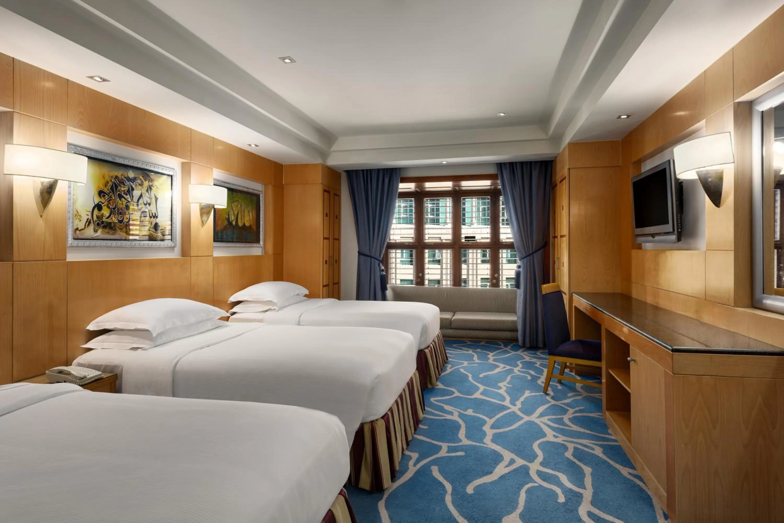 Famiy Room City View with Three Twin Beds in Makkah Towers