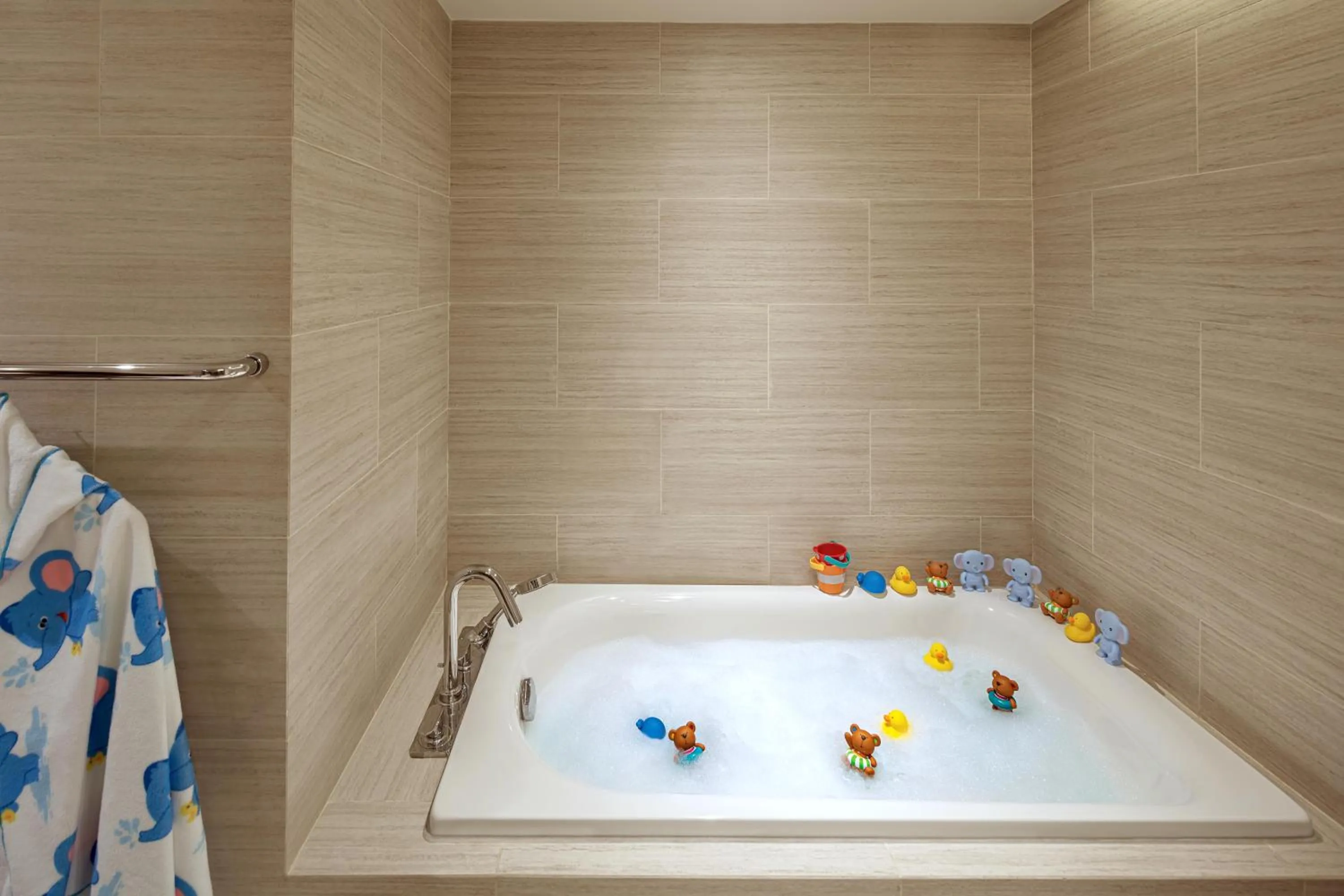 Urban Jungle Suite in Pan Pacific Singapore