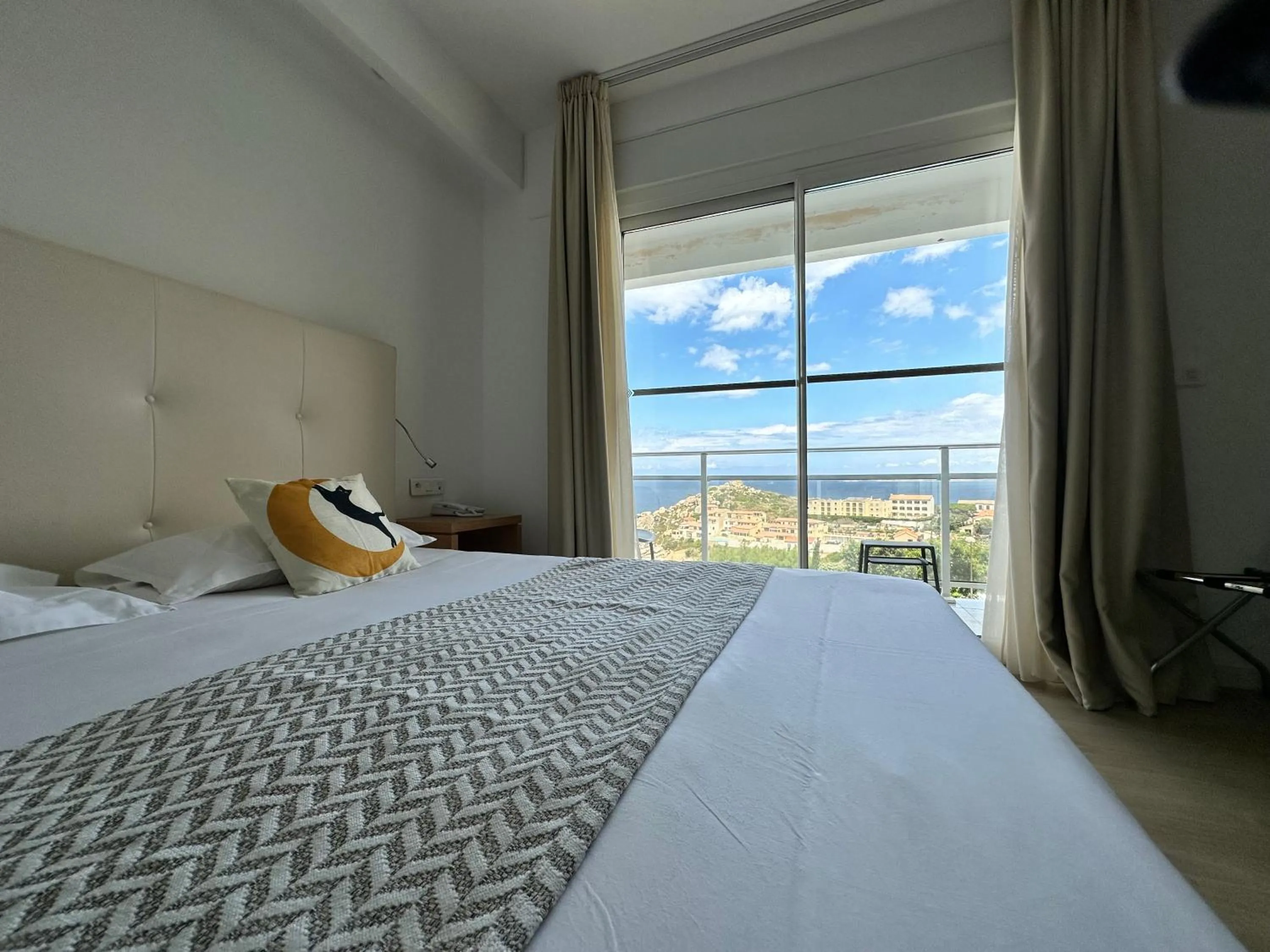 M - Double or Twin Room - Balcony with Sea and Swimming Pool View in Hotel Revellata & Spa