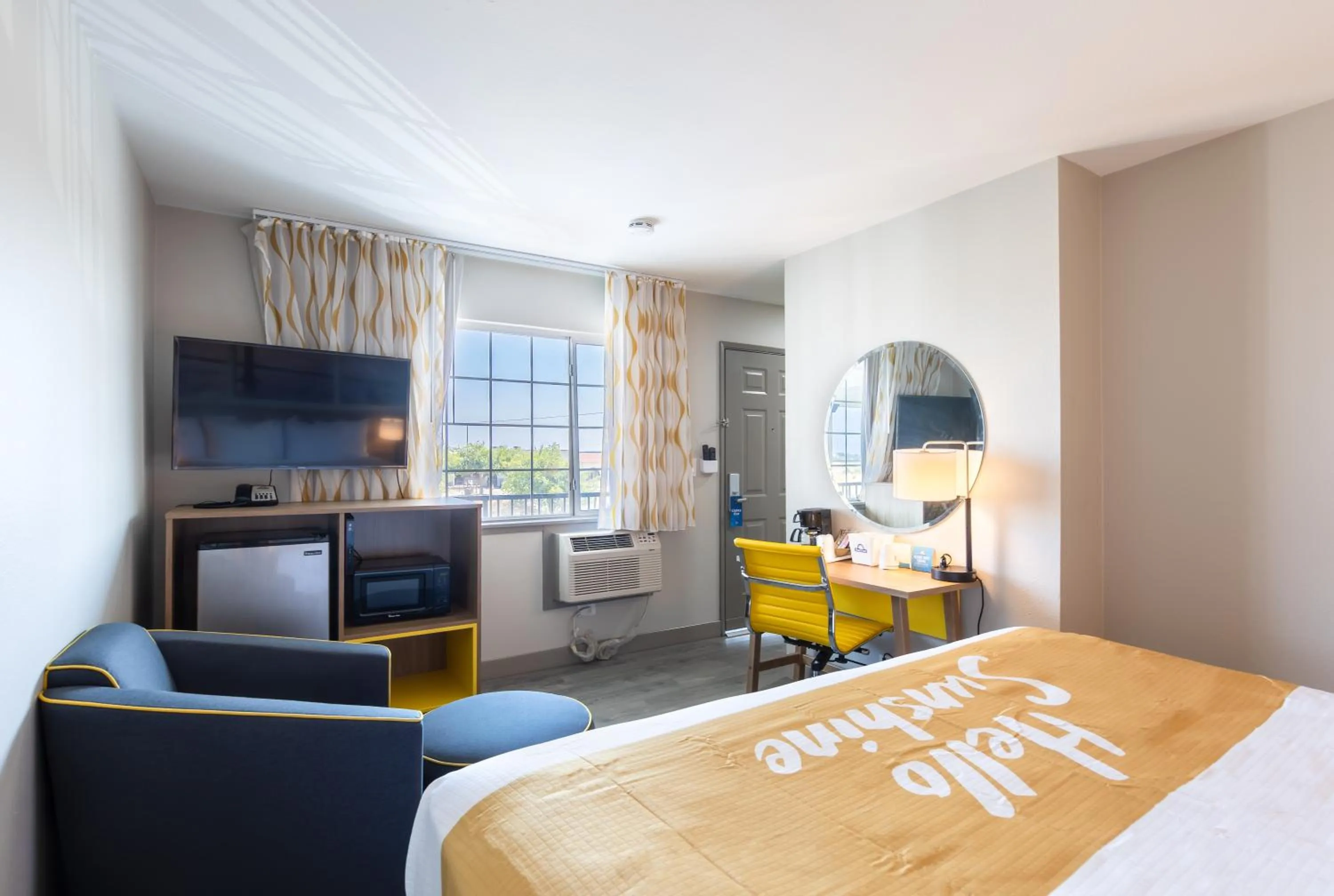 King Room - Non-Smoking in Days Inn by Wyndham Red Bluff