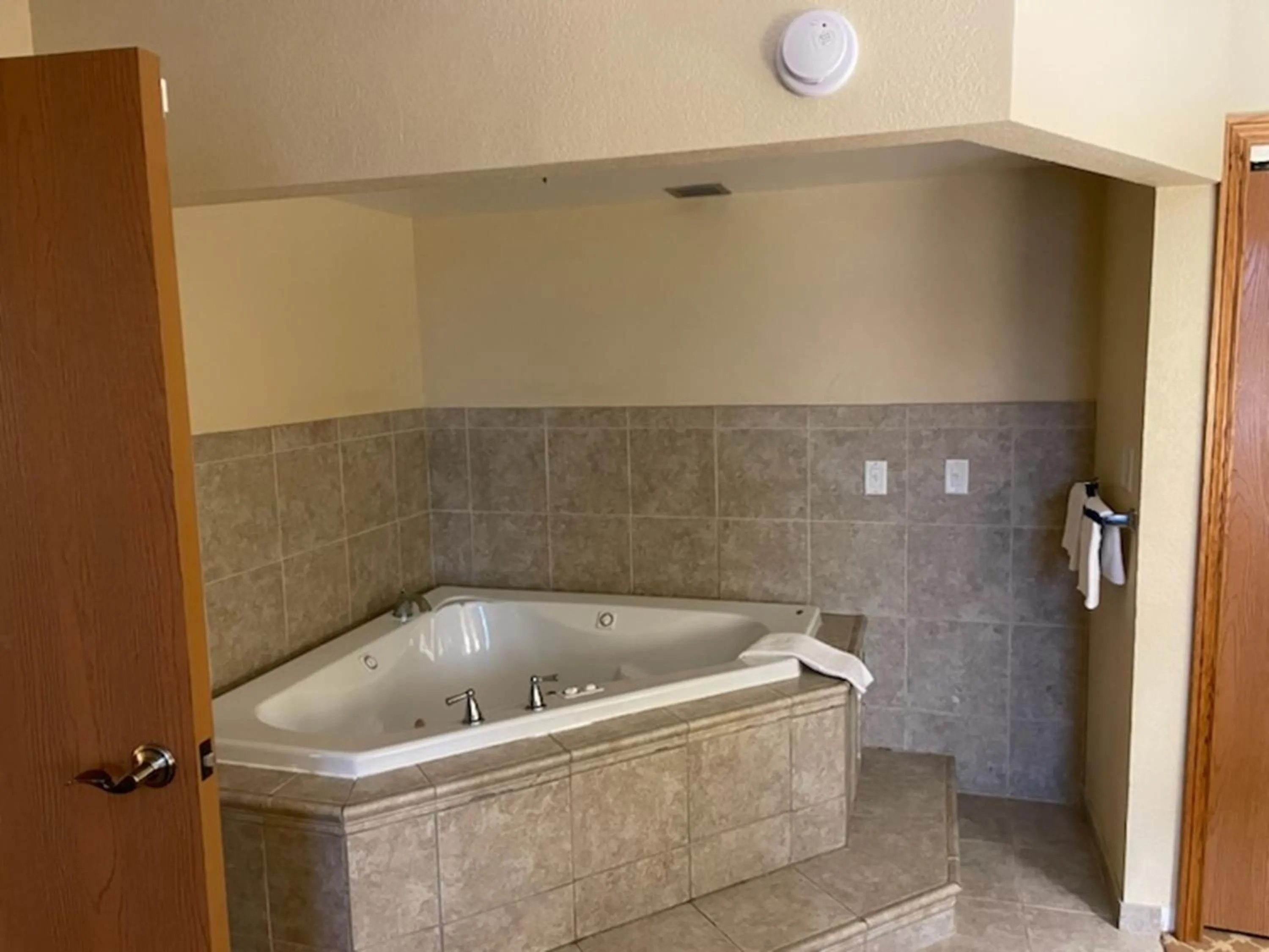 King Suite with Whirlpool - Non-smoking in Quality Inn & Suites