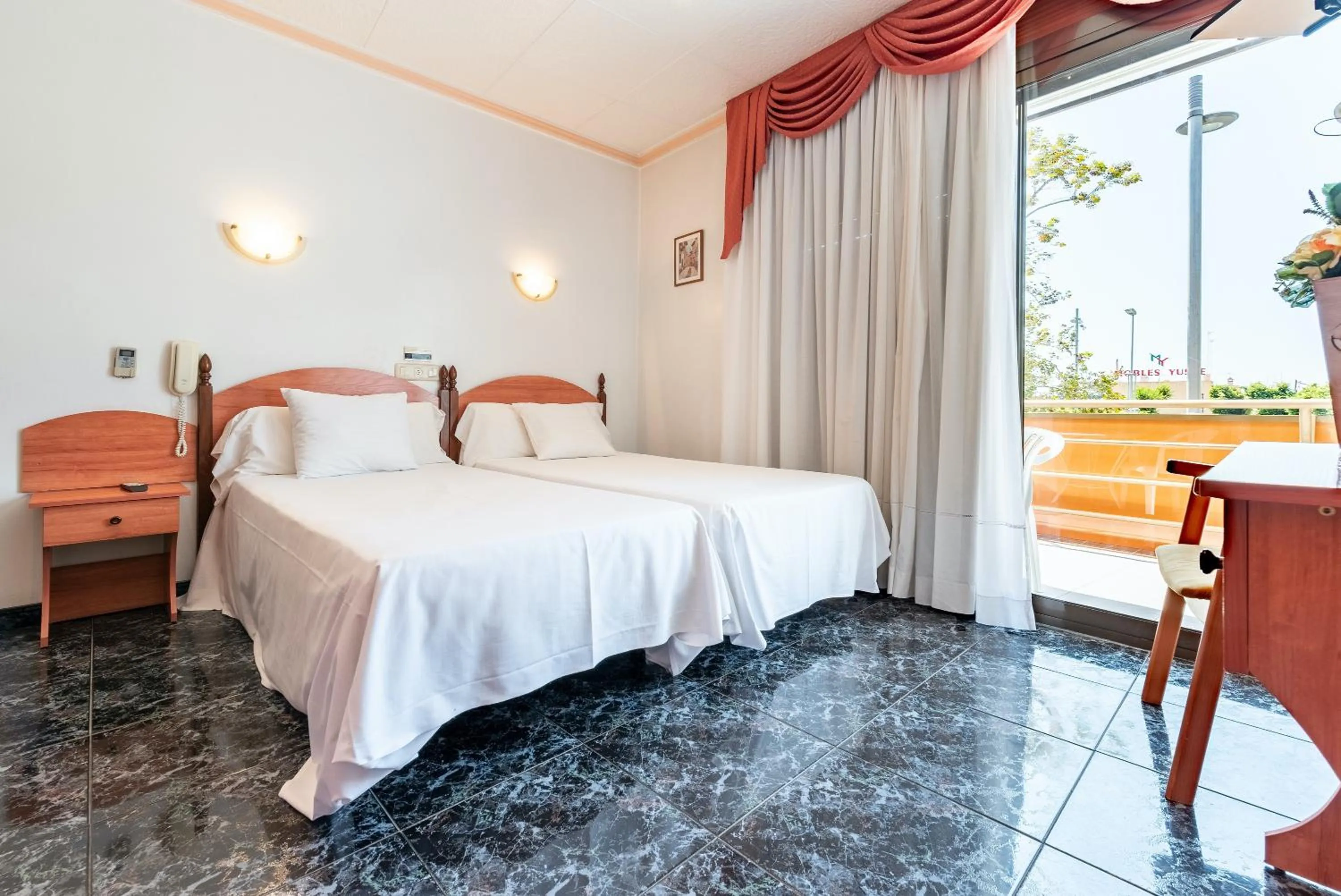 Twin Room in Hotel Canadá