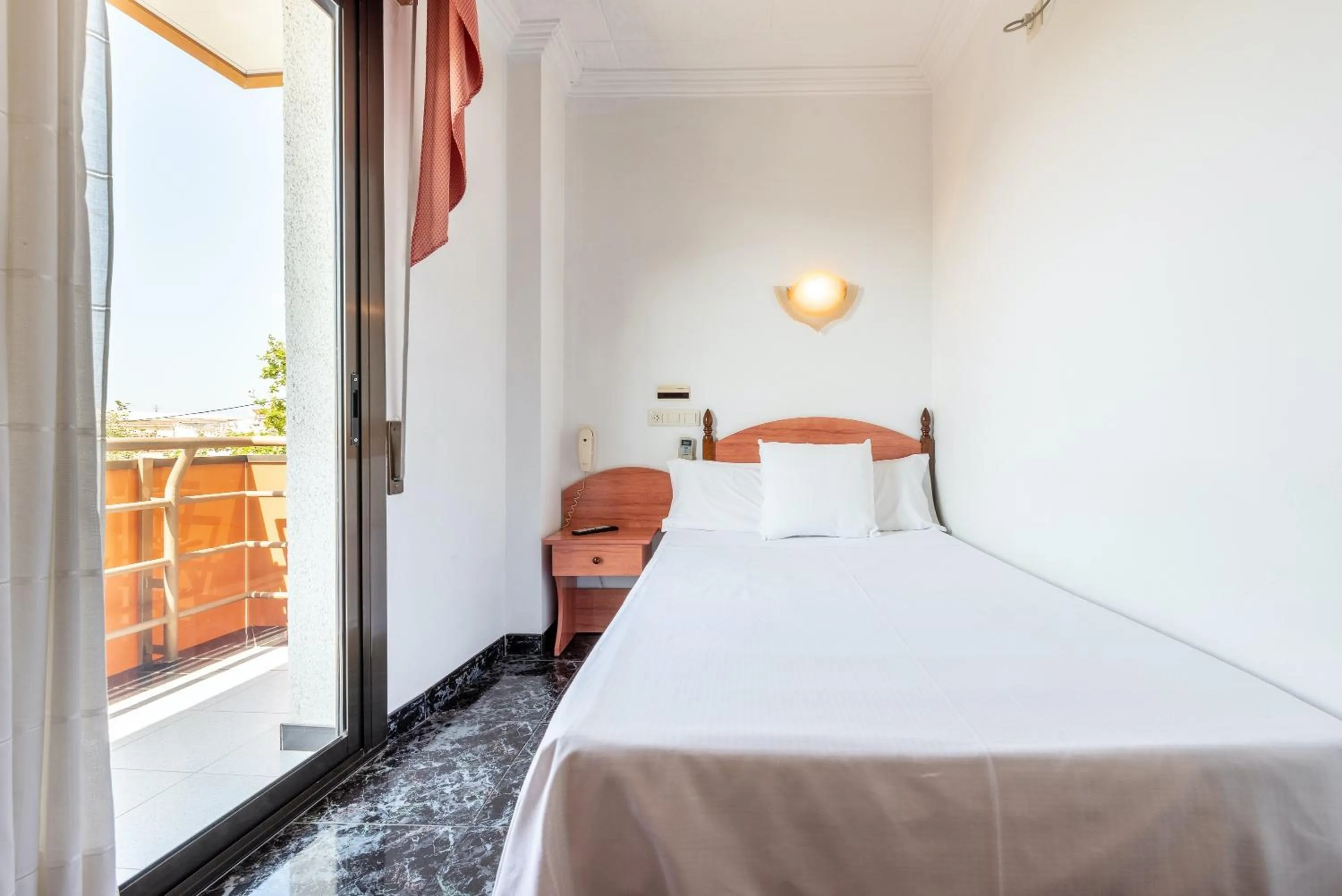 Single Room in Hotel Canadá