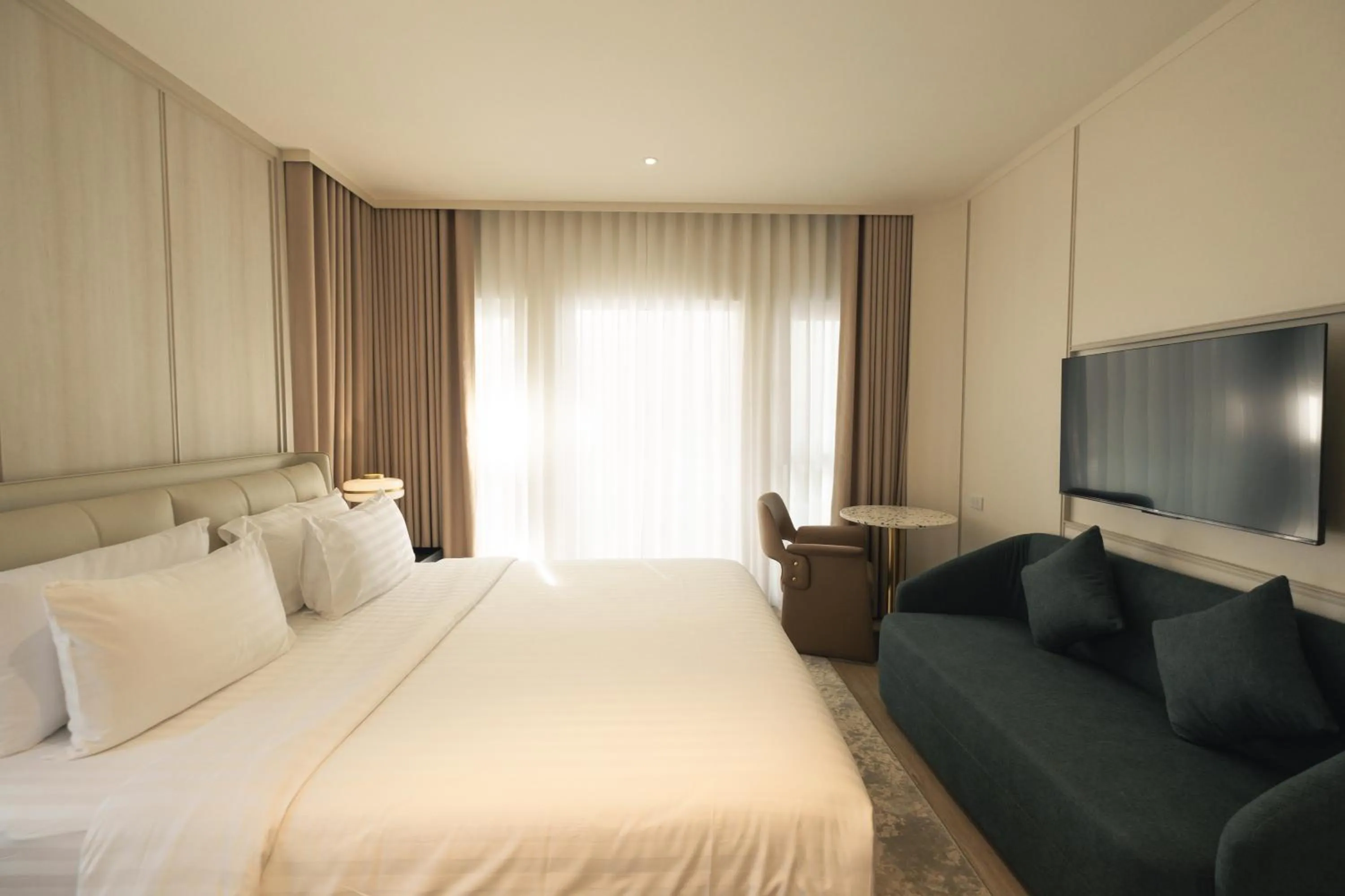 Deluxe Queen Room in The 3sis Hotel