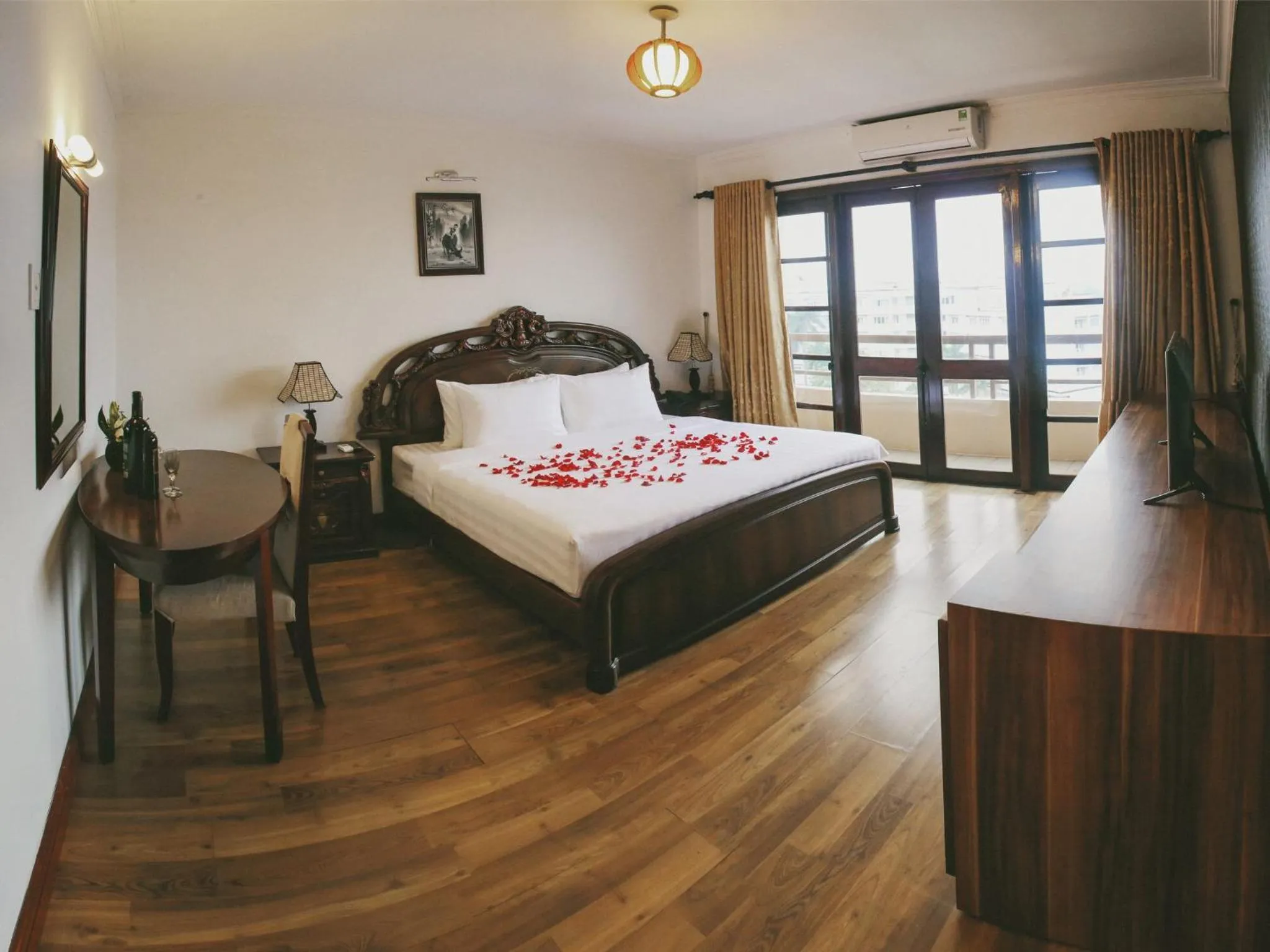 Suite in Cosiana Hue Hotel