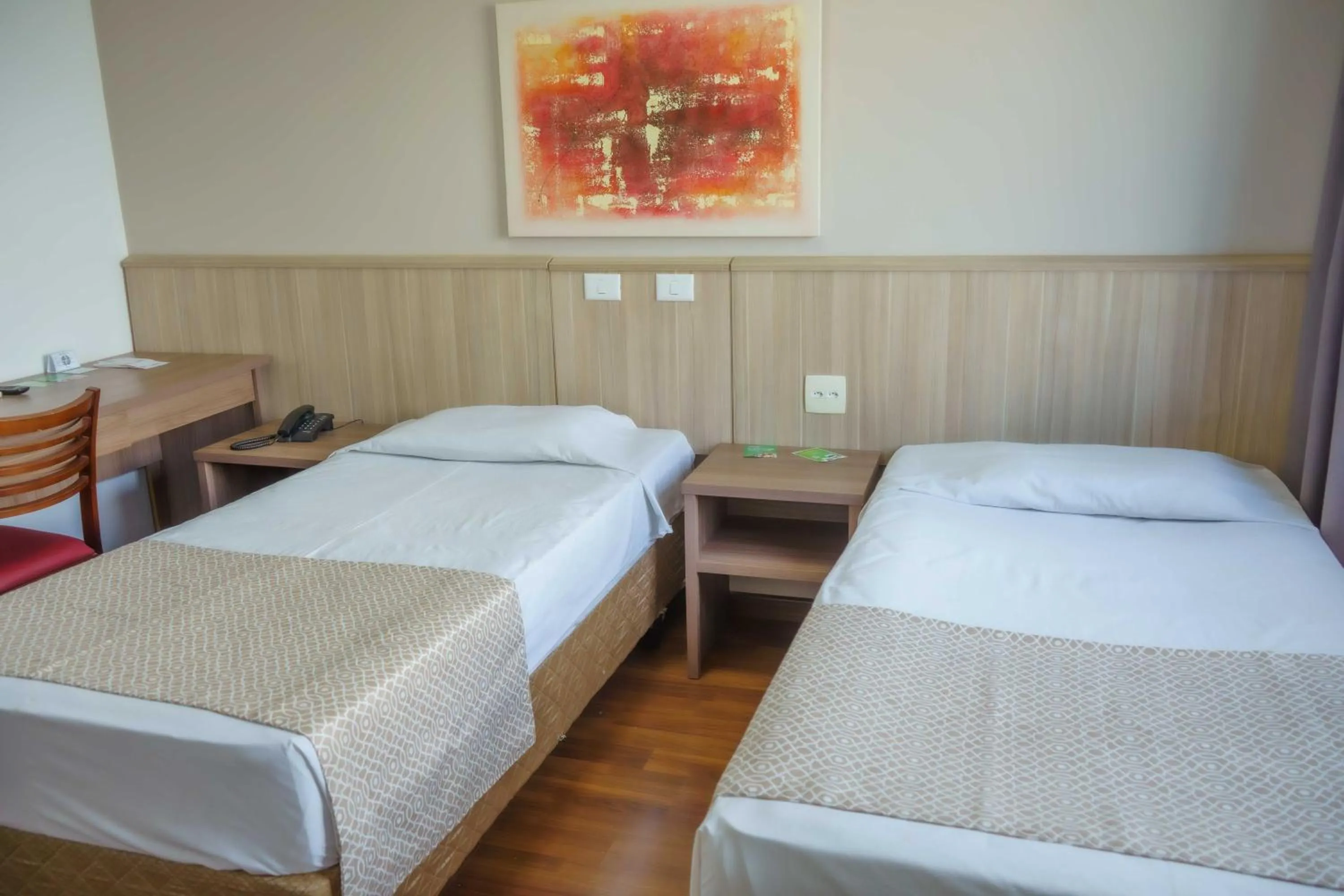 Standard Twin Room in Hotel Nacional Inn Porto Alegre - by Nacional Inn - Próximo à Arena do Grêmio, Parque Harmonia e Réveillon na Orla do Guaíba