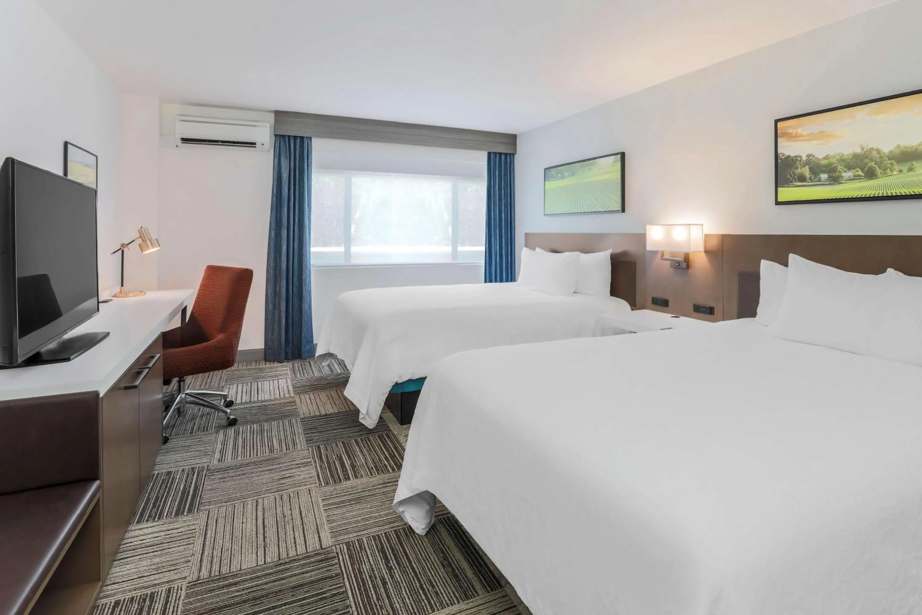 Queen Room with Two Queen Beds in Hilton Garden Inn Davis Downtown