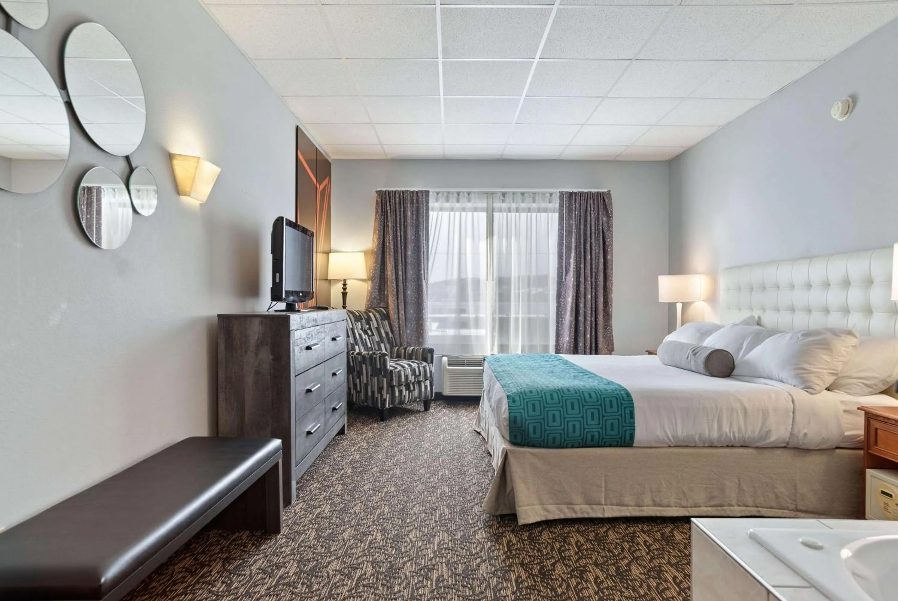 Studio Suite with 1 King Bed, Non-Smoking in Elevation Inn & Suites, Trademark Collection by Wyndham