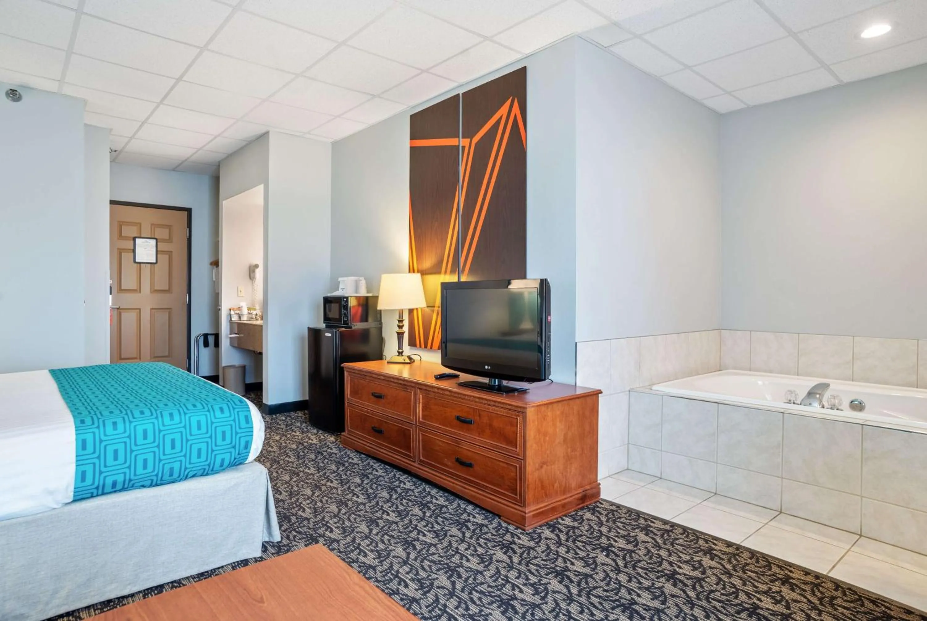 Superior King Room - Mobility  Access/Non-Smoking in Elevation Inn & Suites, Trademark Collection by Wyndham