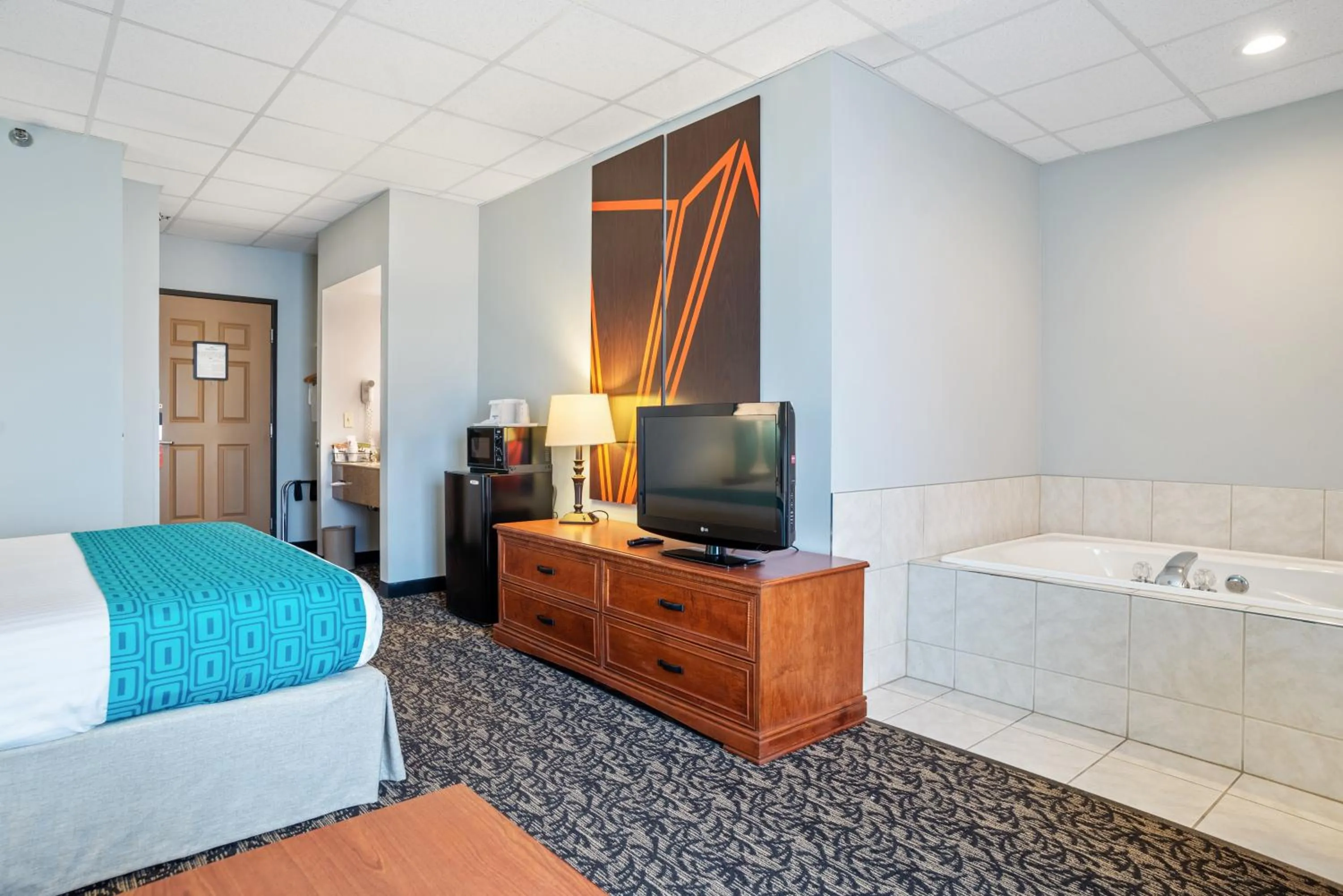 Deluxe King Studio Suite - Non-Smoking in Elevation Inn & Suites, Trademark Collection by Wyndham