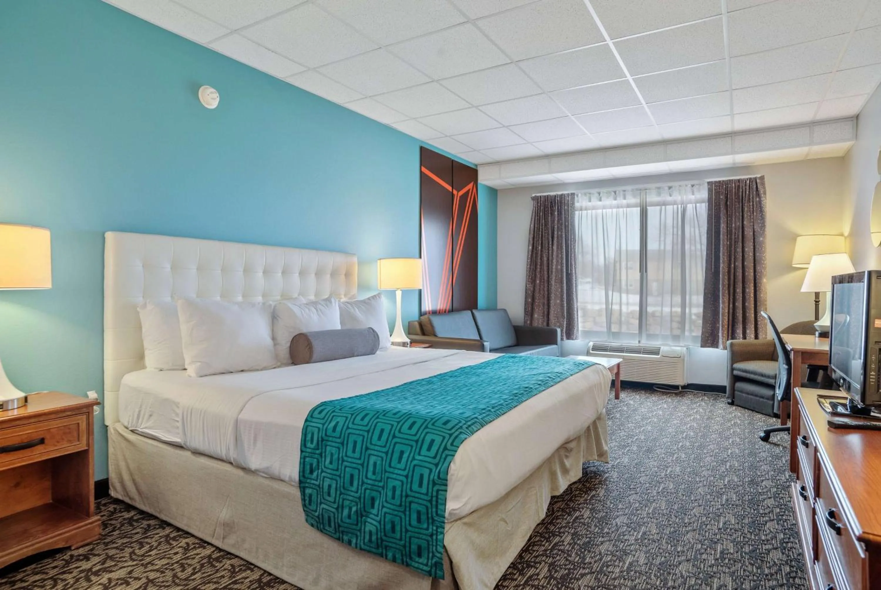 King Room - Mobility Access/Non-Smoking in Elevation Inn & Suites, Trademark Collection by Wyndham
