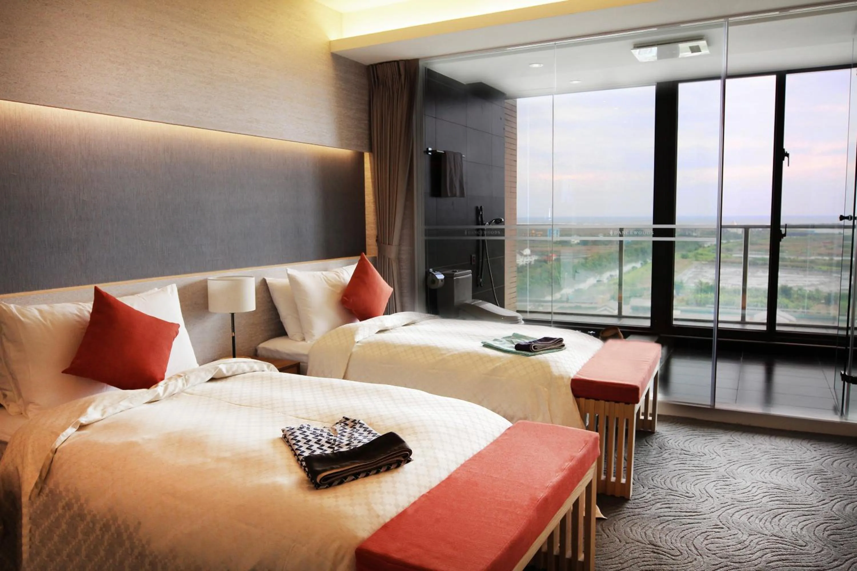 Twin Room with Sea View in Dancewoods Hotel