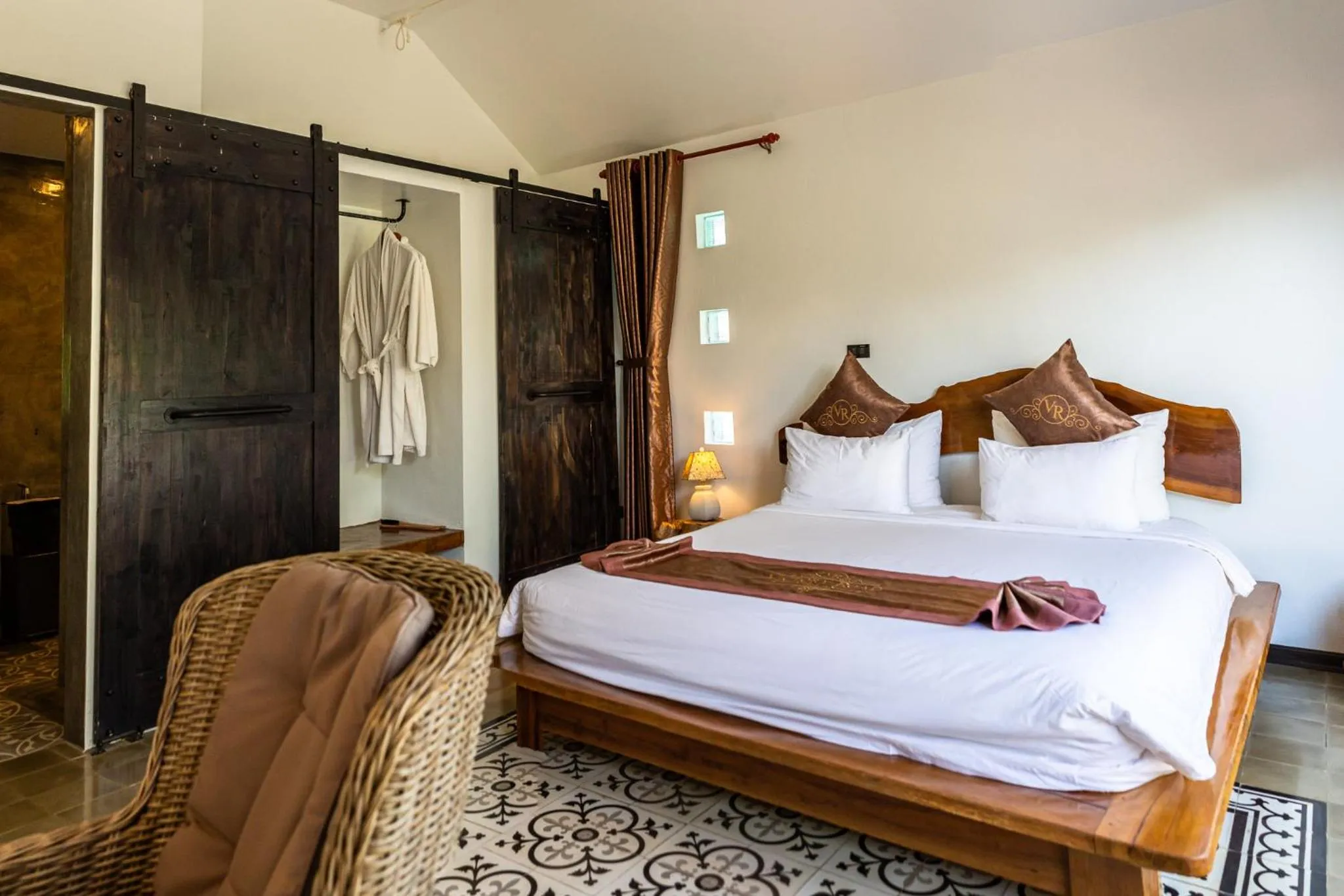 Family Villa in Victory Road Villas