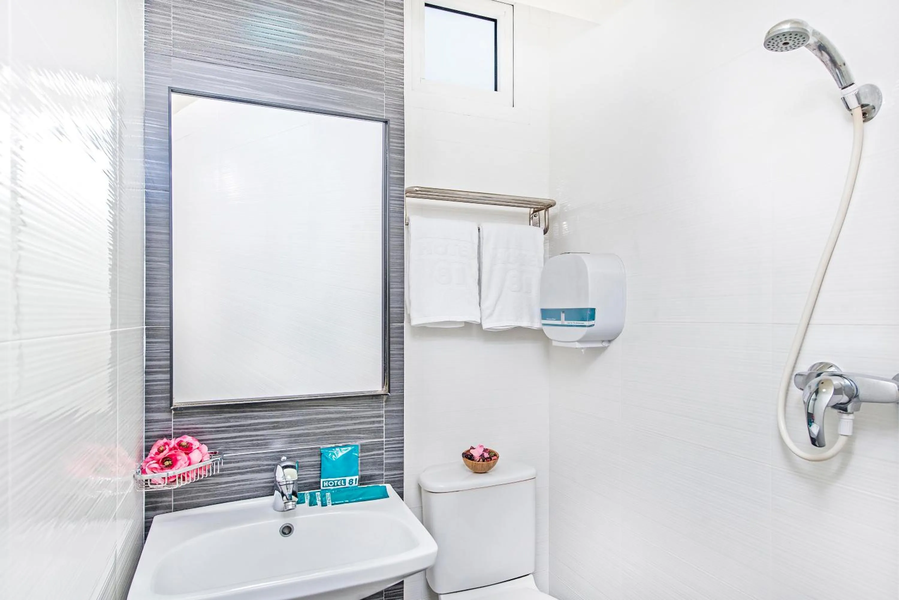 Standard Twin Room in Hotel 81 Selegie