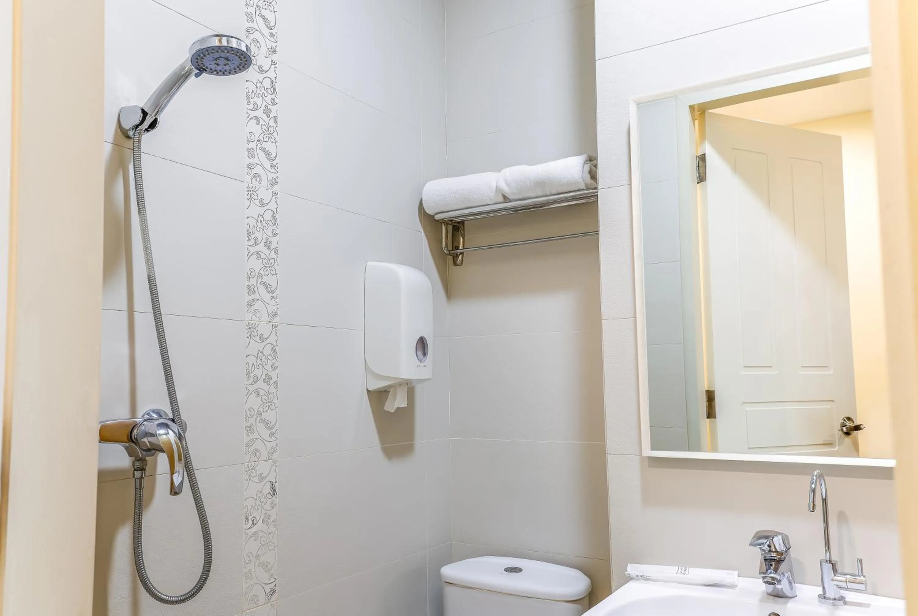 Superior Double Room in Hotel 81 Dickson