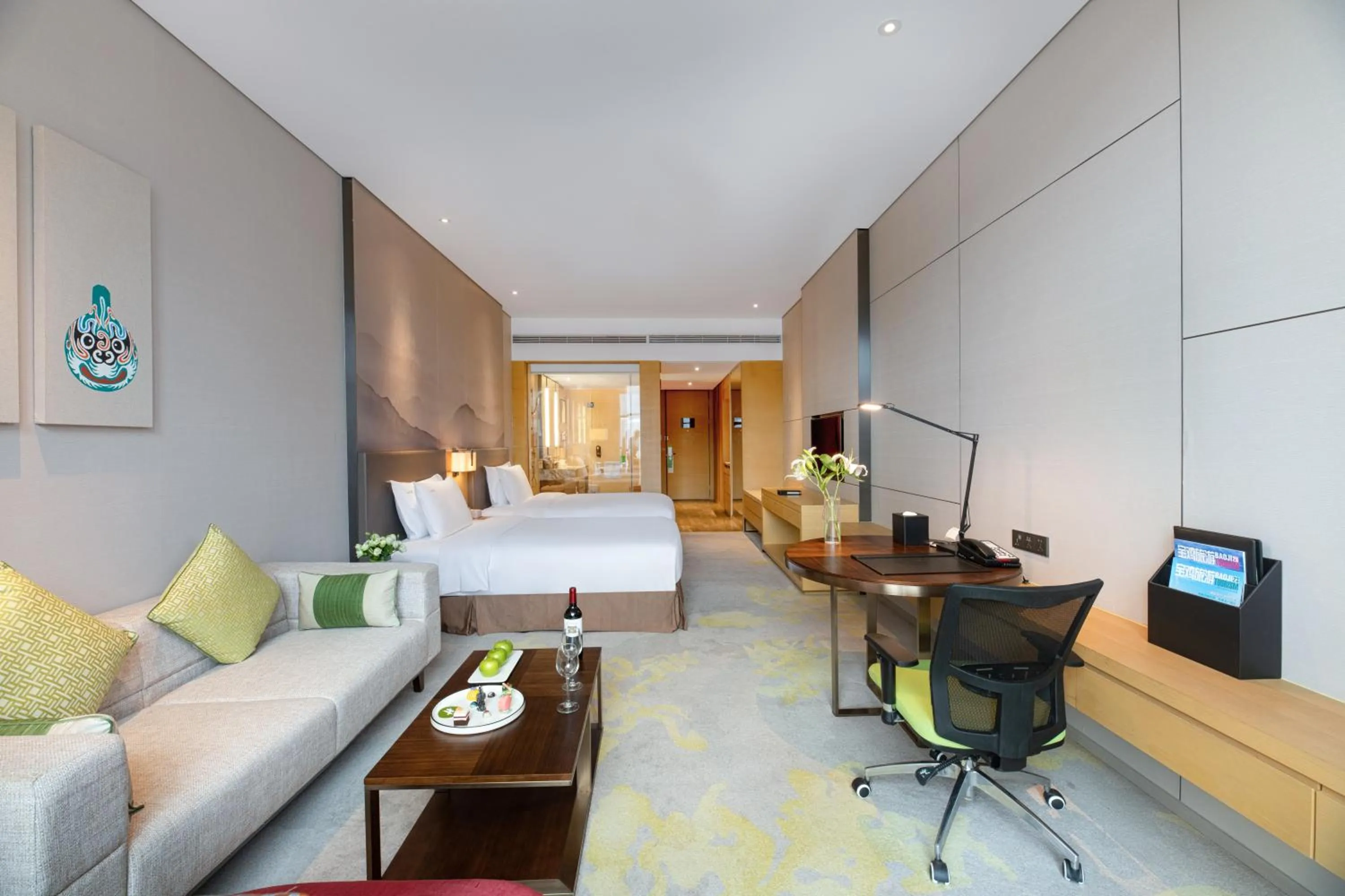 High Floor Standard Twin Room in Holiday Inn Baoji Central by IHG