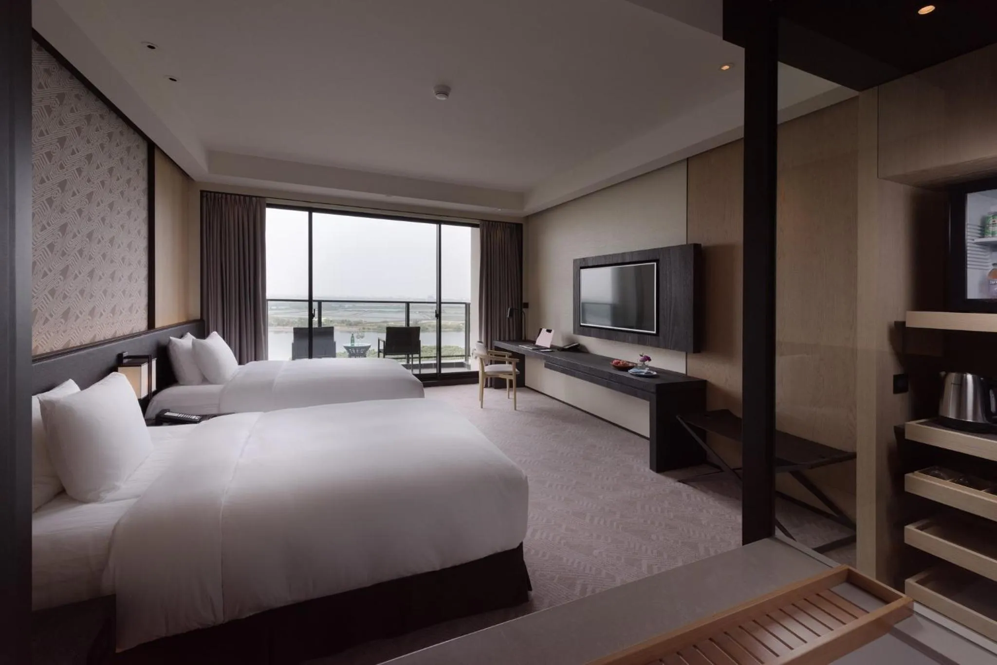 Standard Double Room with Balcony and River View in Crowne Plaza Tainan by IHG
