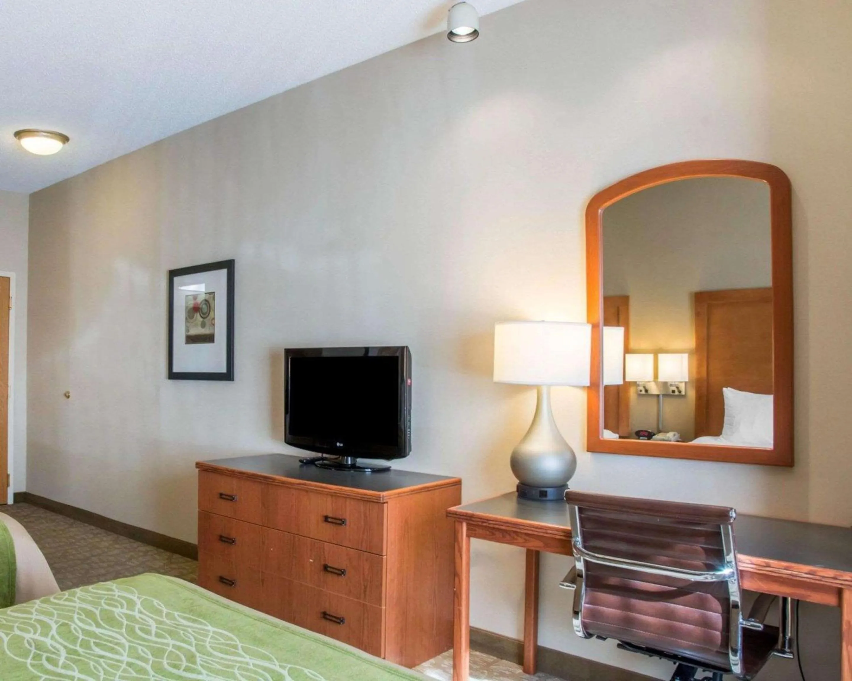Standard Queen Room with Two Queen Beds in Comfort Inn & Suites West Chester - North Cincinnati