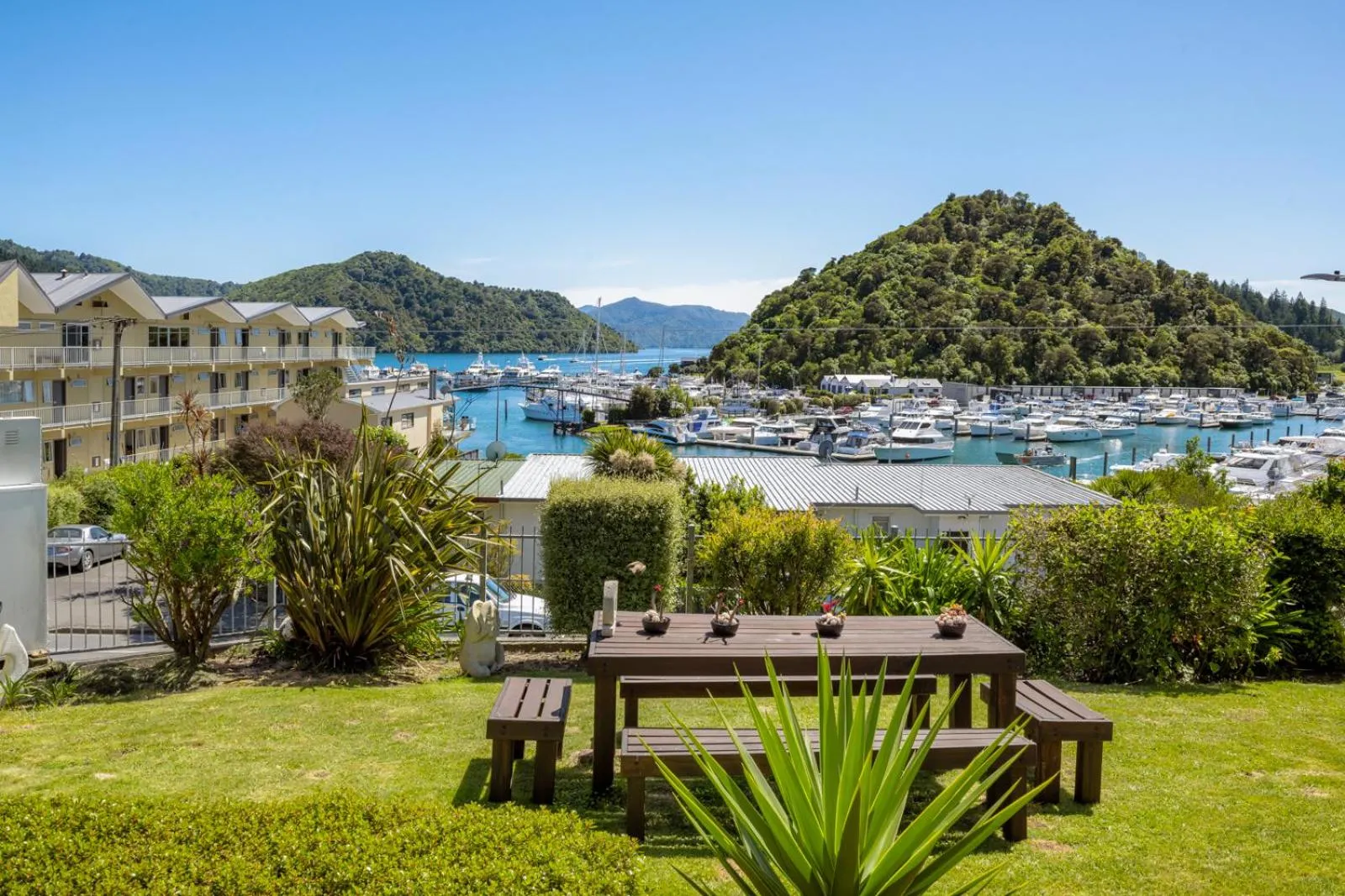 Twin Studio with Sea View in Harbour View Motel