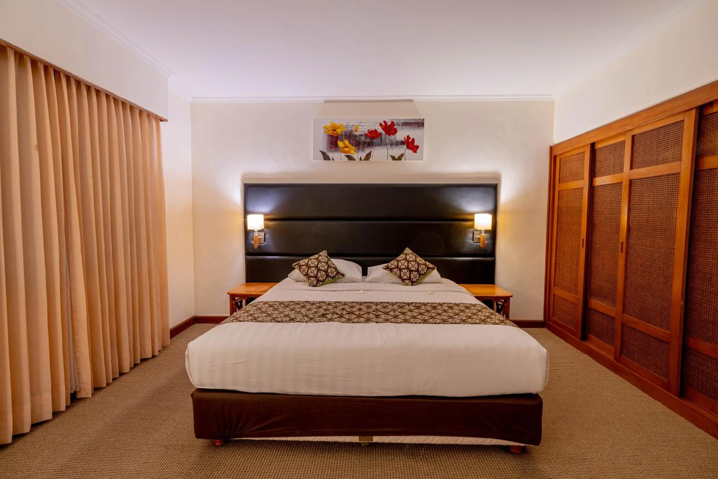 One-Bedroom Suite in Plagoo Holiday Hotel