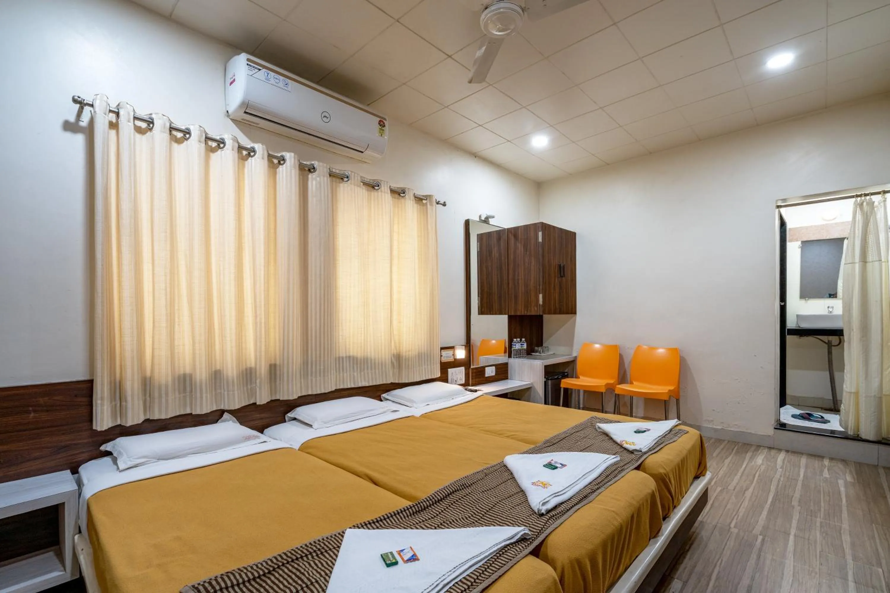 Deluxe Room in Hotel Darshan Executive