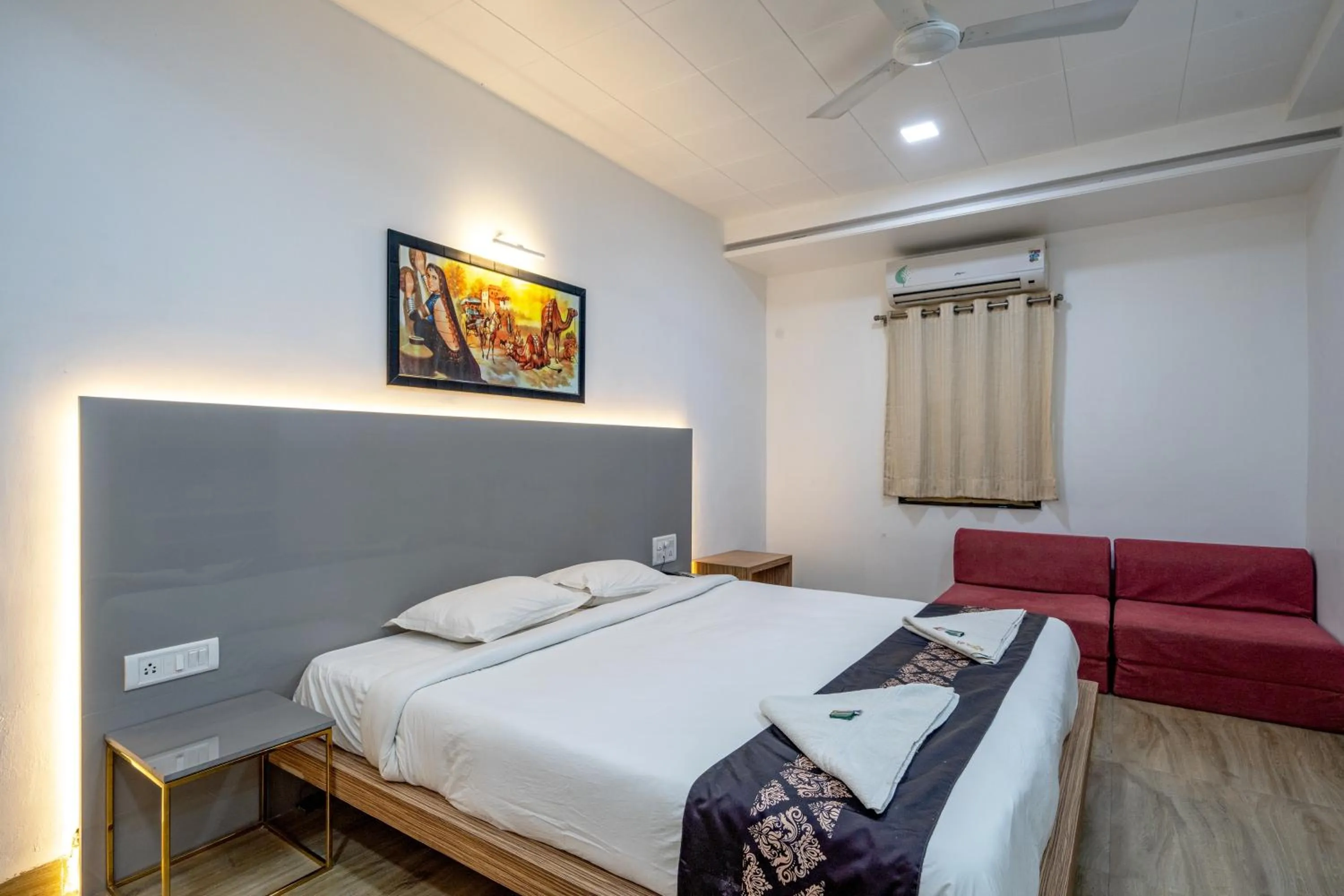 Deluxe Double or Twin Room in Hotel Darshan Executive