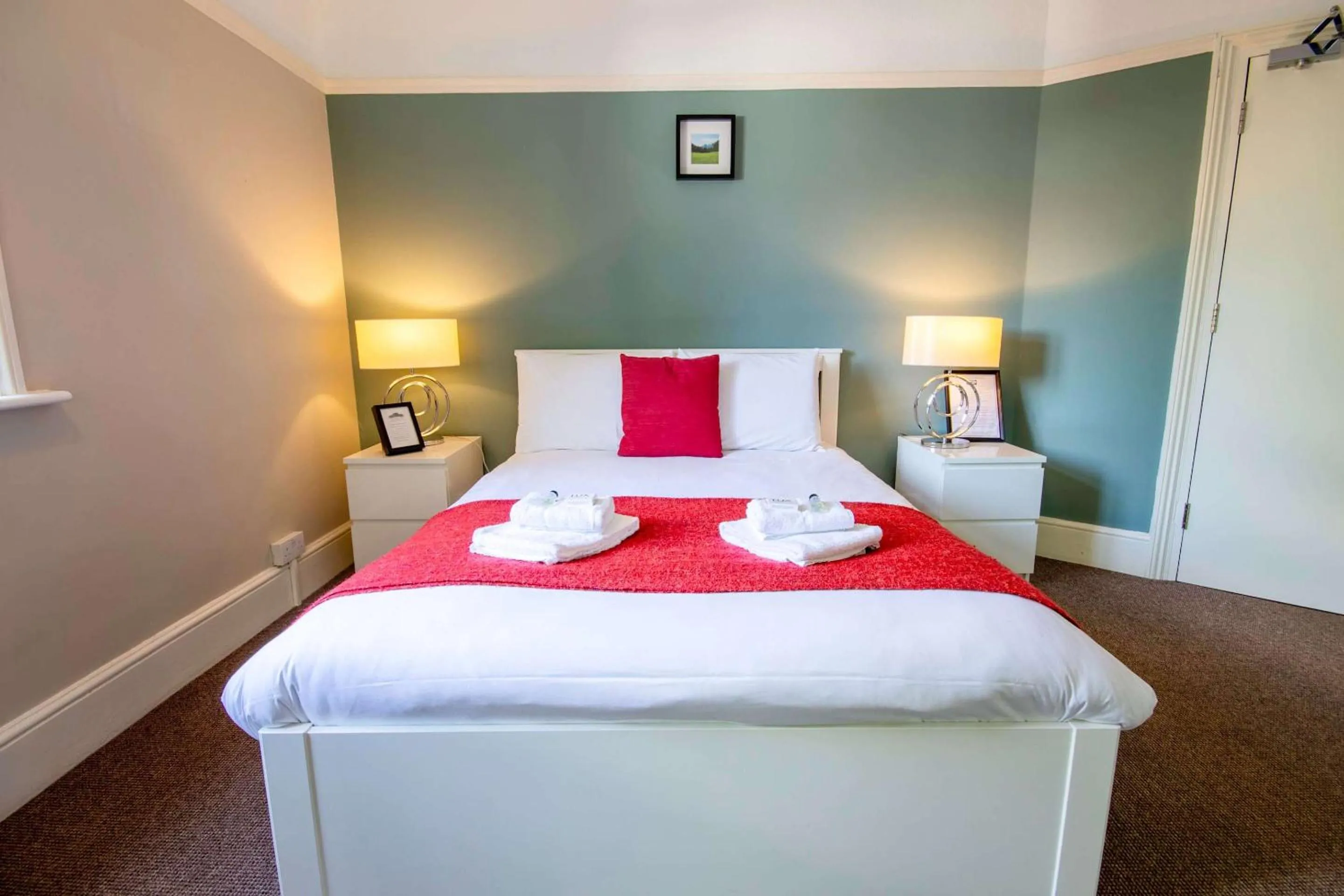 Double Room with Shared Bathroom in The Green W7