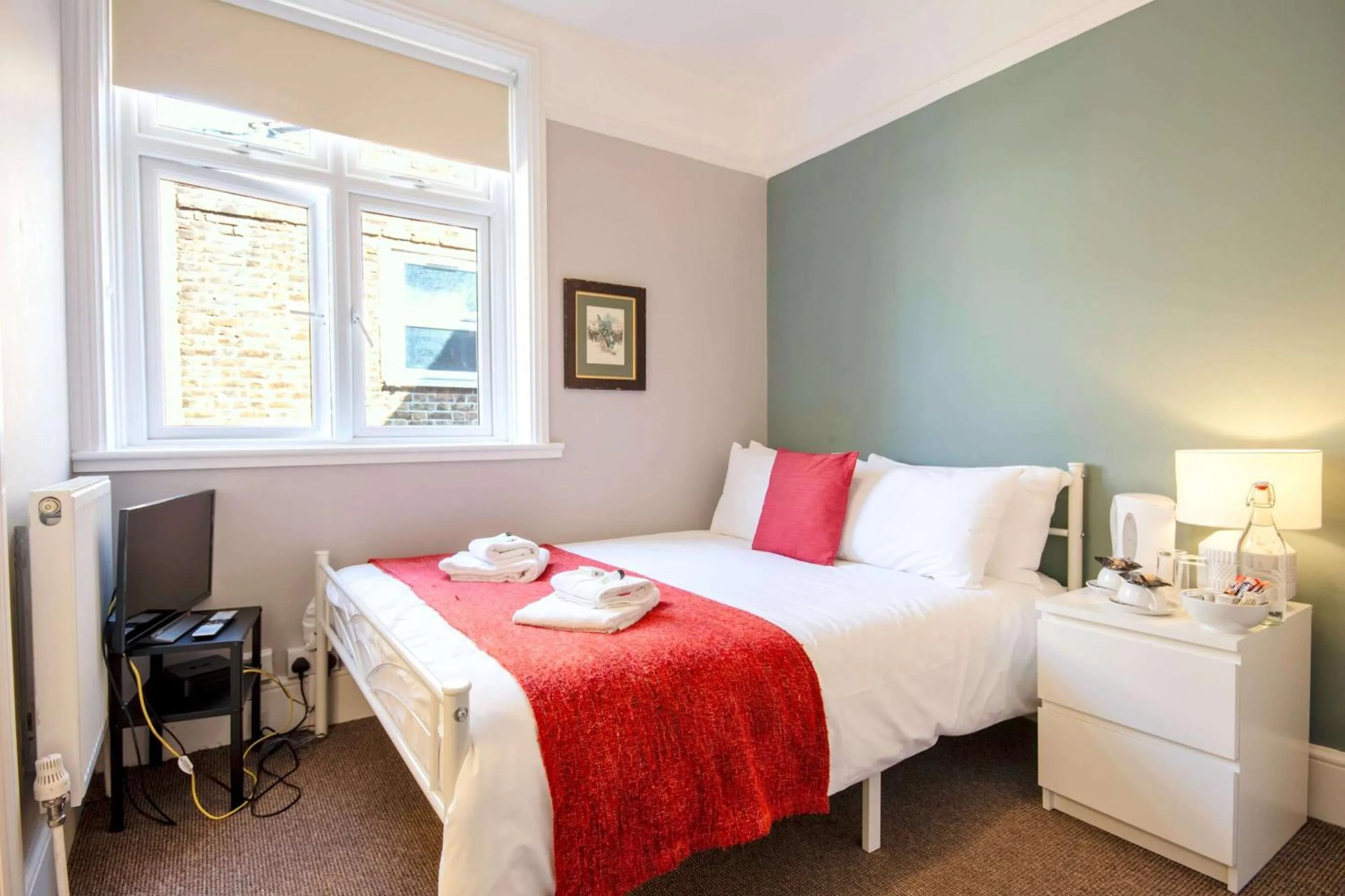 Double Room with Private Bathroom in The Green W7