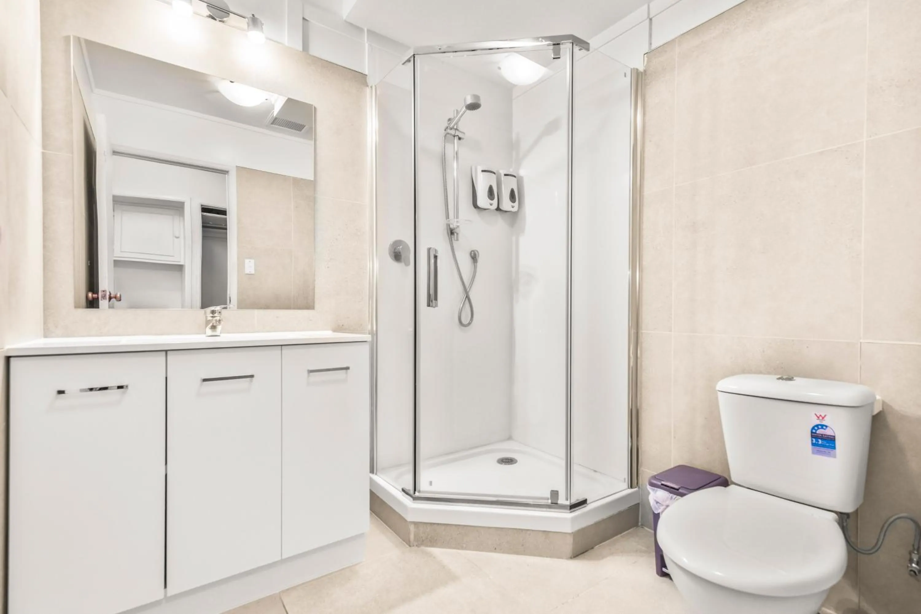 Twin Room in Albion Hotel