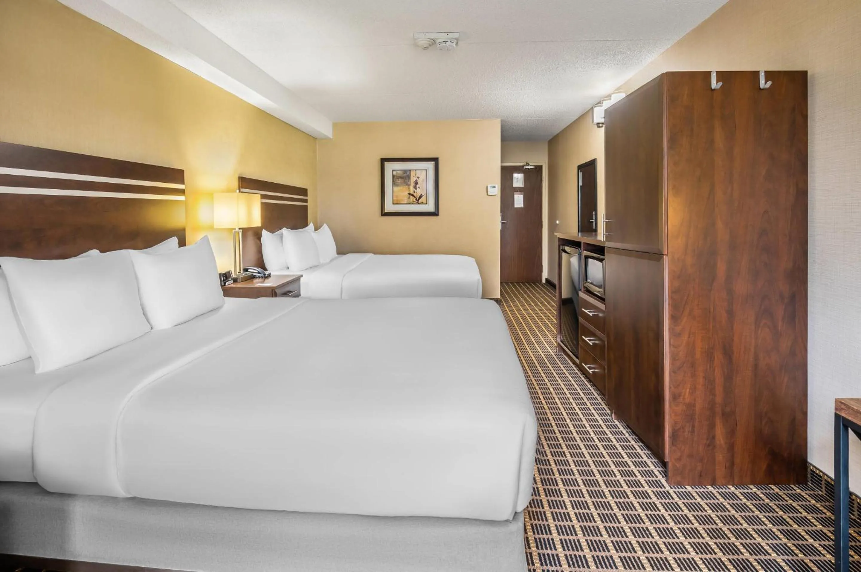 Queen Room with Two Queen Beds Non Smoking in Comfort Inn